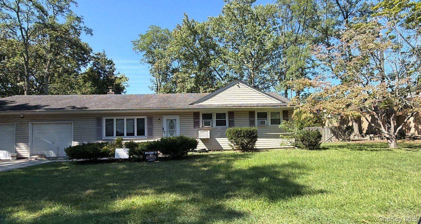 226 Holbrook RD, Holbrook, NY 11741