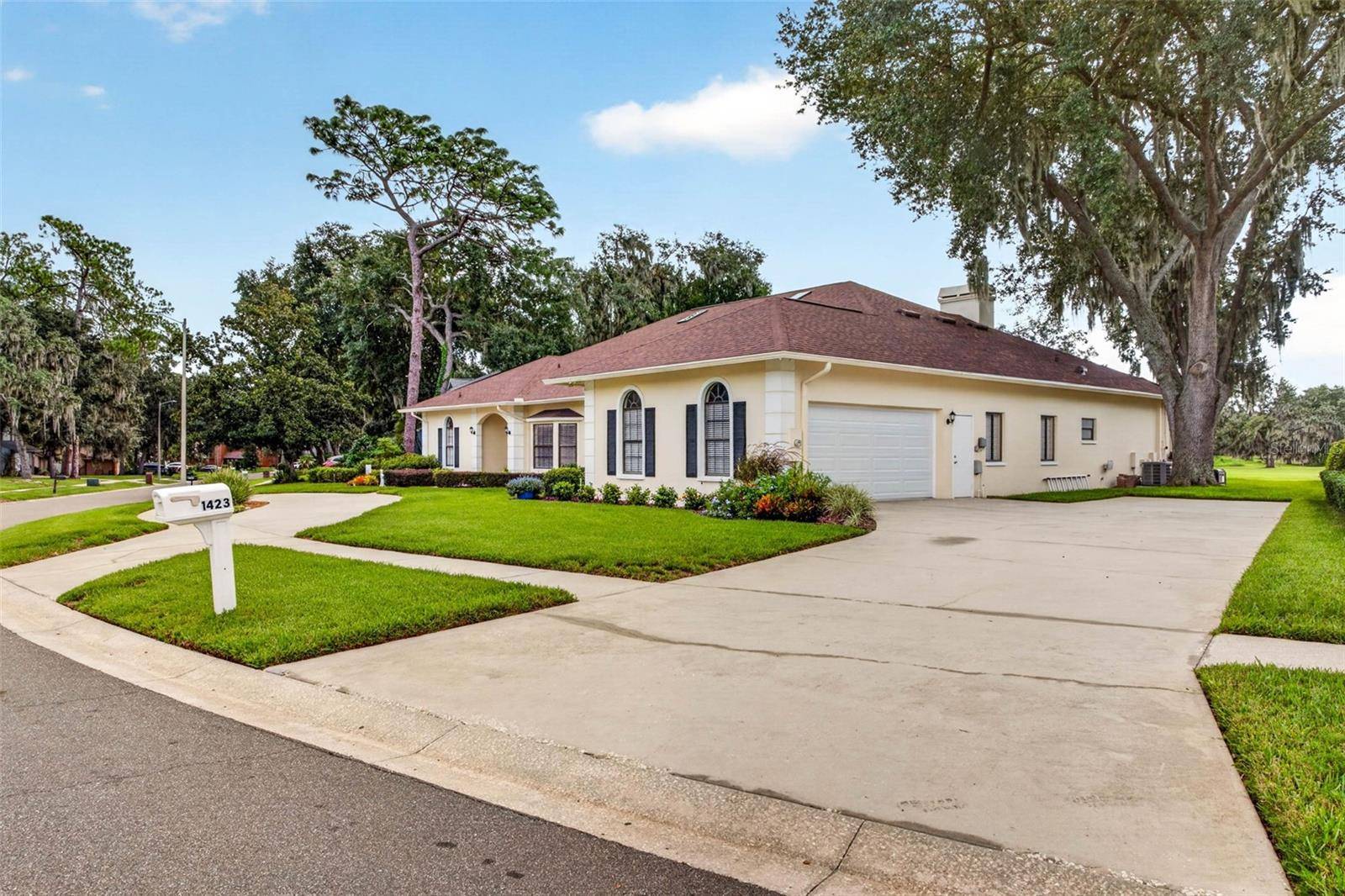1423 HOLLEMAN DR, Valrico, FL 33596