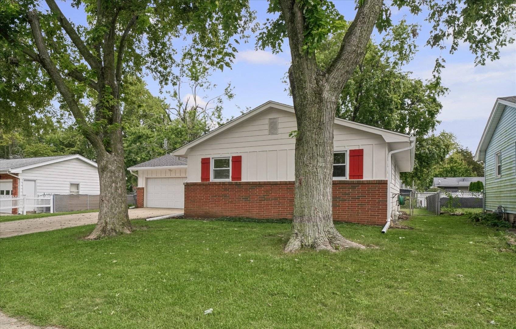 1223 Townley DR, Bloomington, IL 61704