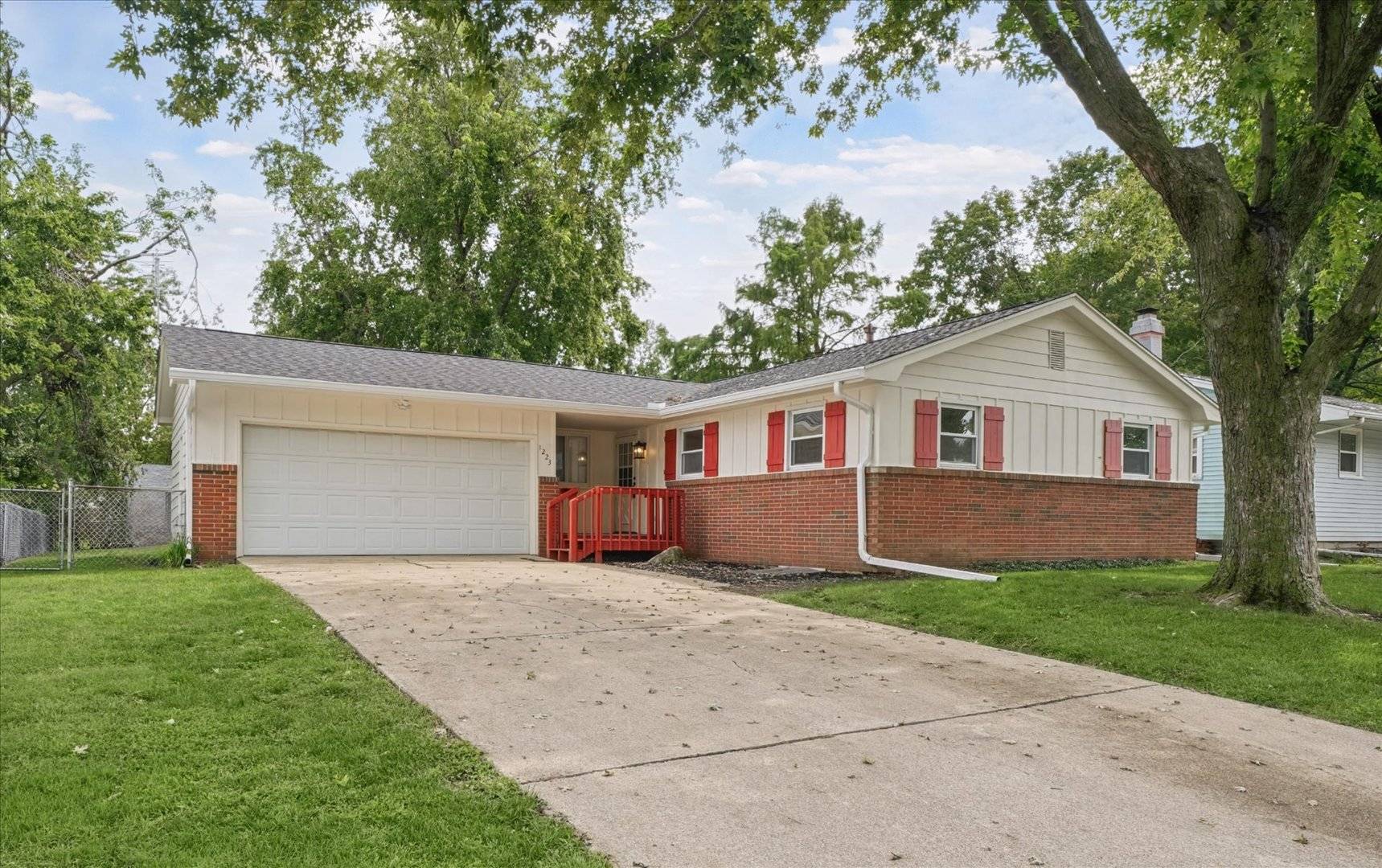 1223 Townley DR, Bloomington, IL 61704