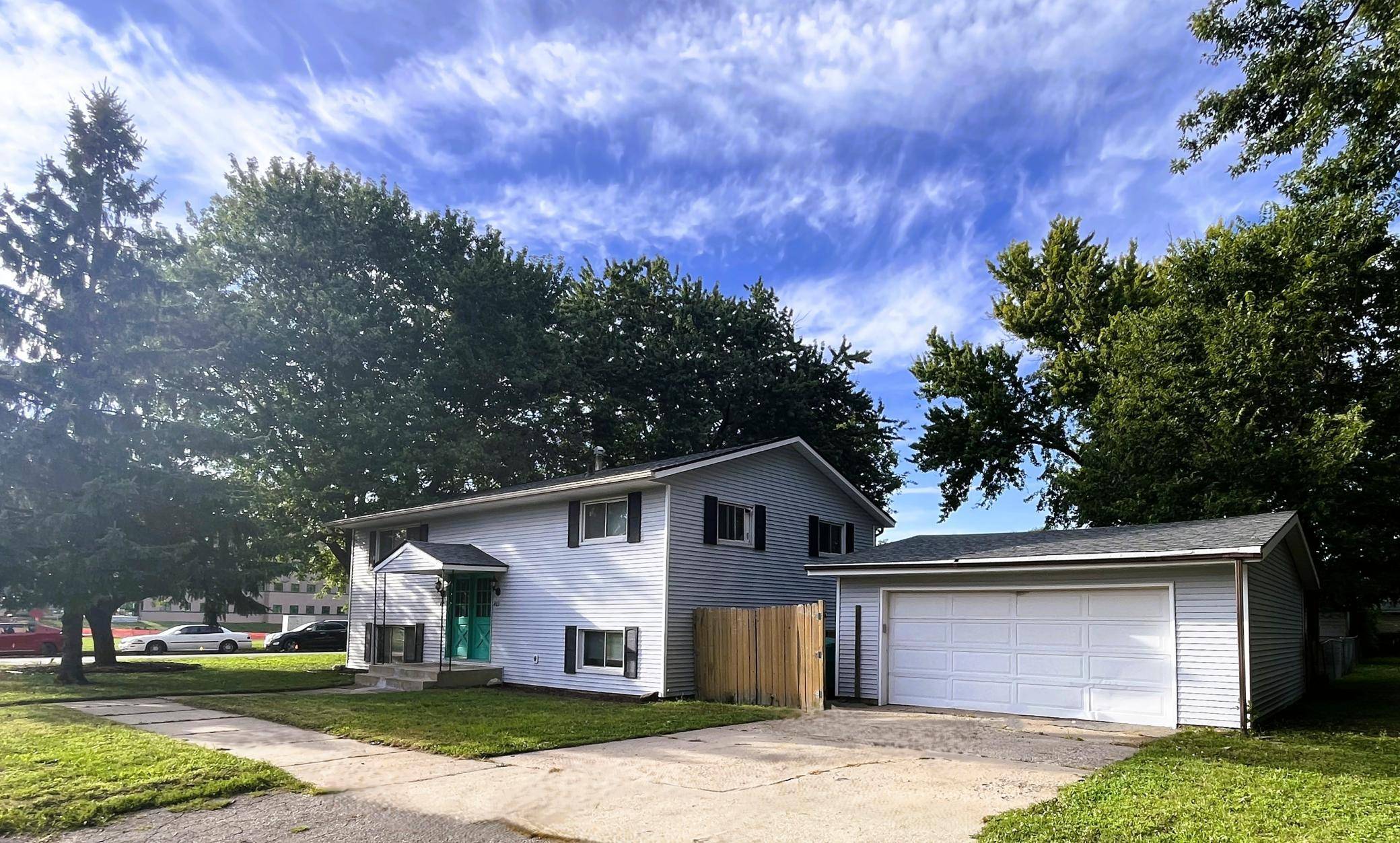 403 8 1/2 AVE NW, Rochester, MN 55901