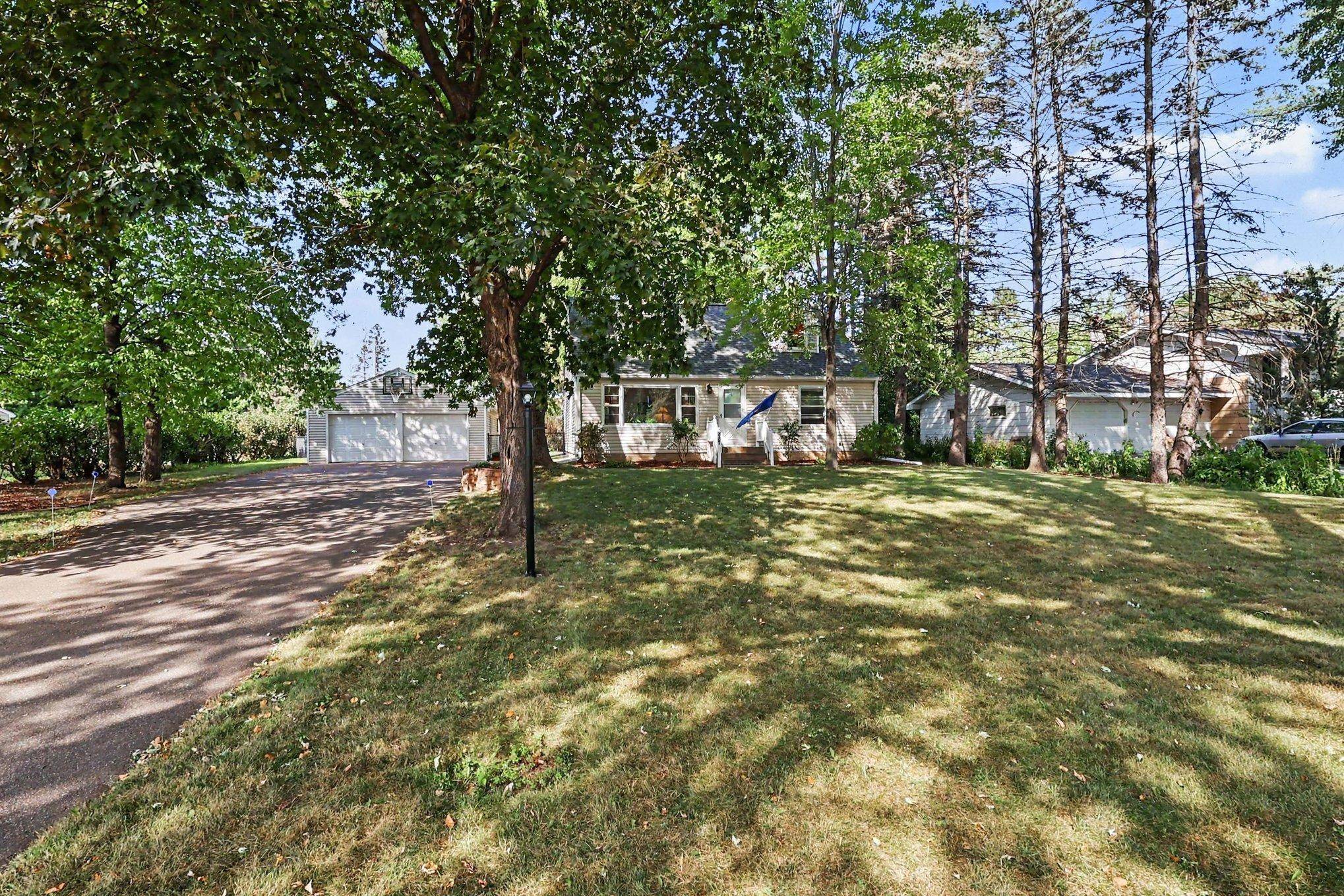 887 Cheri LN, Mendota Heights, MN 55120