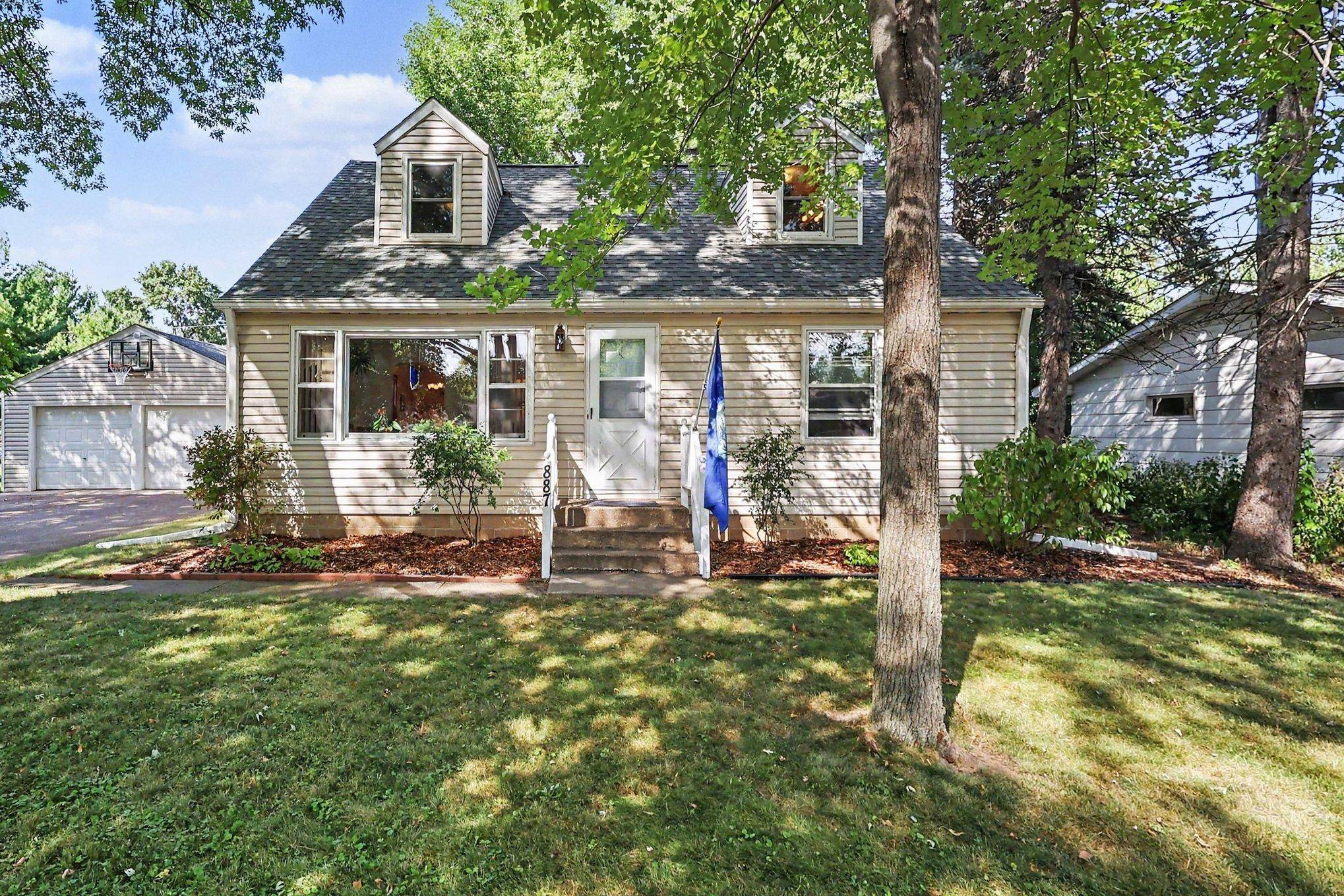 887 Cheri LN, Mendota Heights, MN 55120