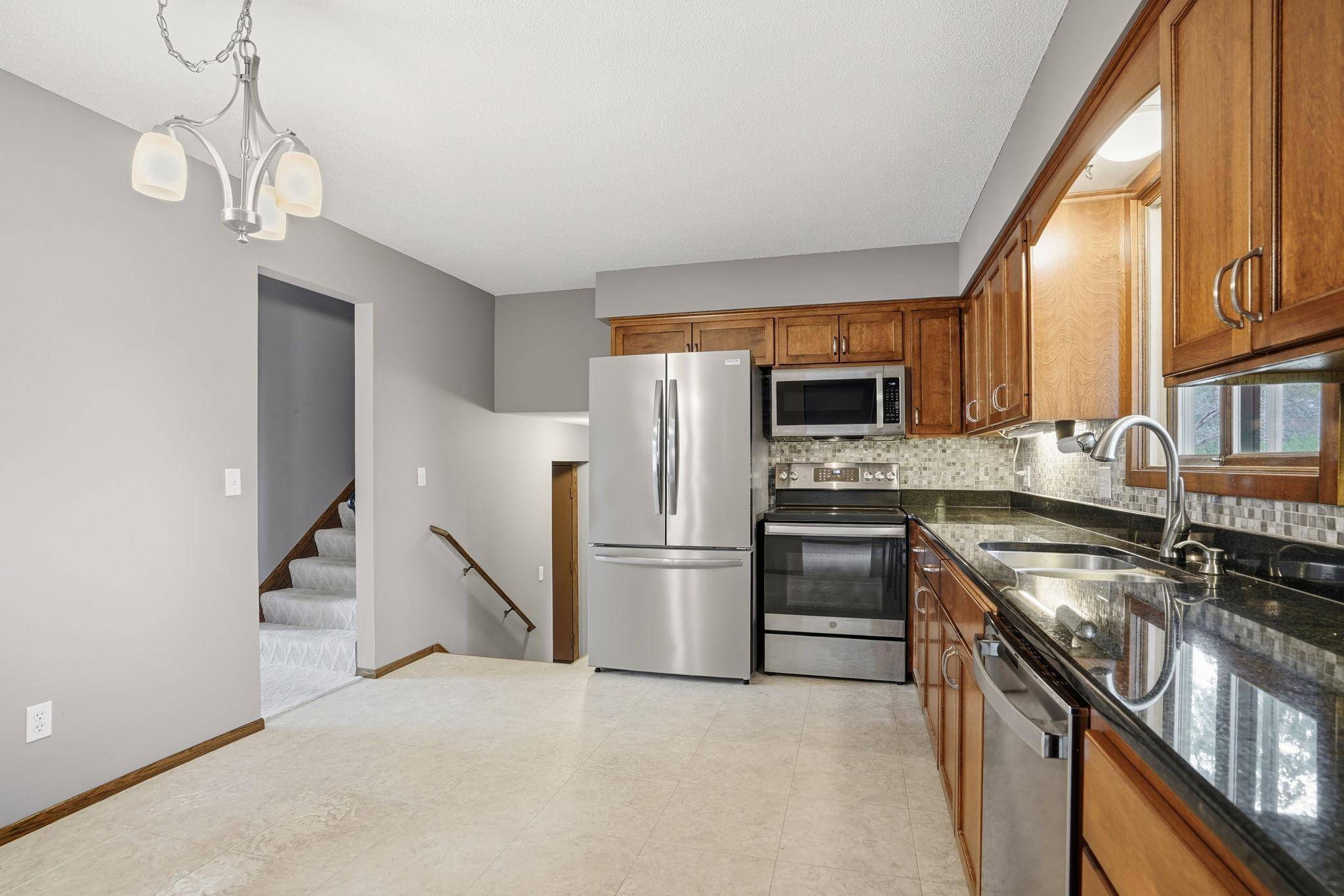 6207 Edgemont BLVD N, Brooklyn Park, MN 55428