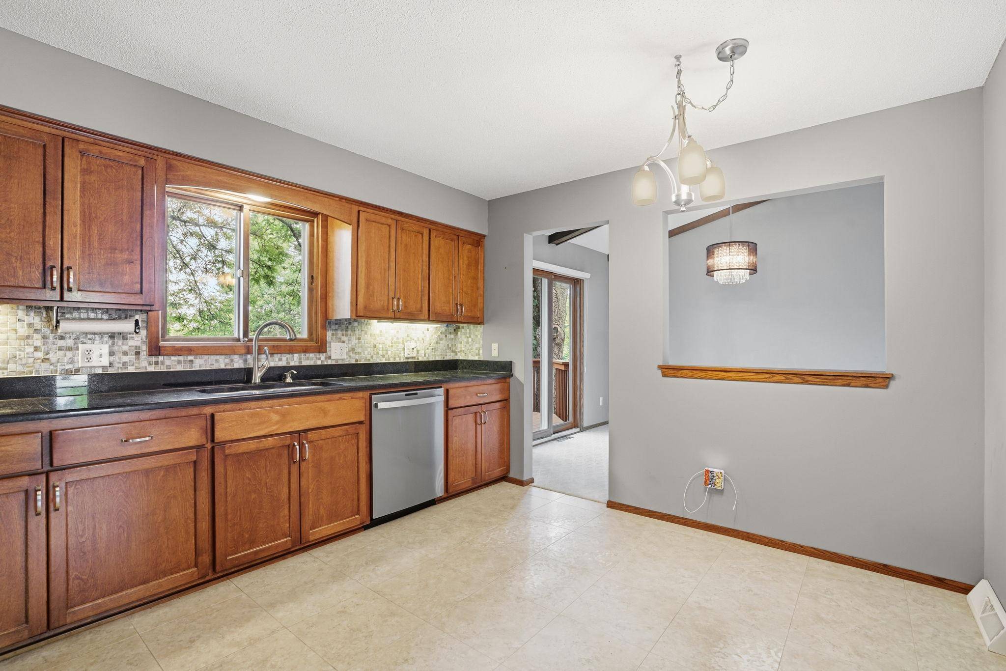 6207 Edgemont BLVD N, Brooklyn Park, MN 55428