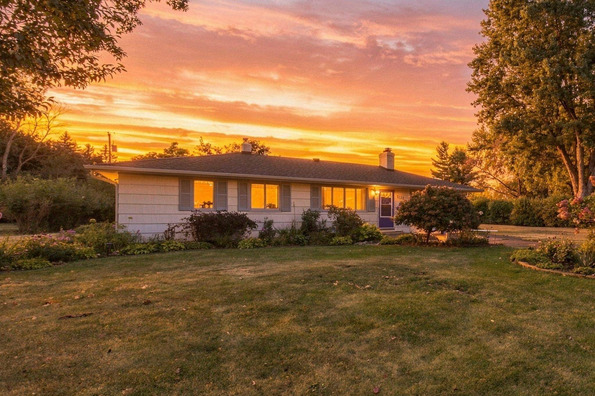 6720 W 175th AVE, Eden Prairie, MN 55346