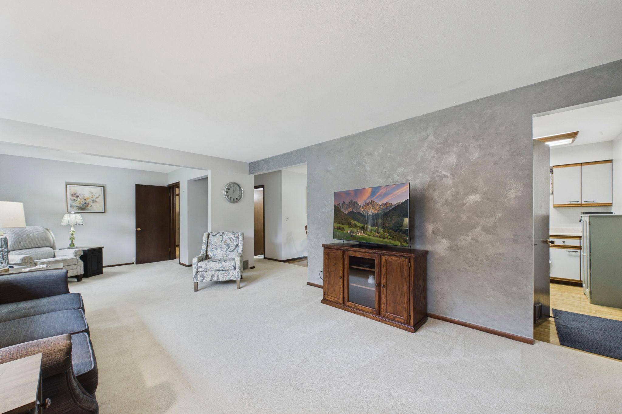 6720 W 175th AVE, Eden Prairie, MN 55346