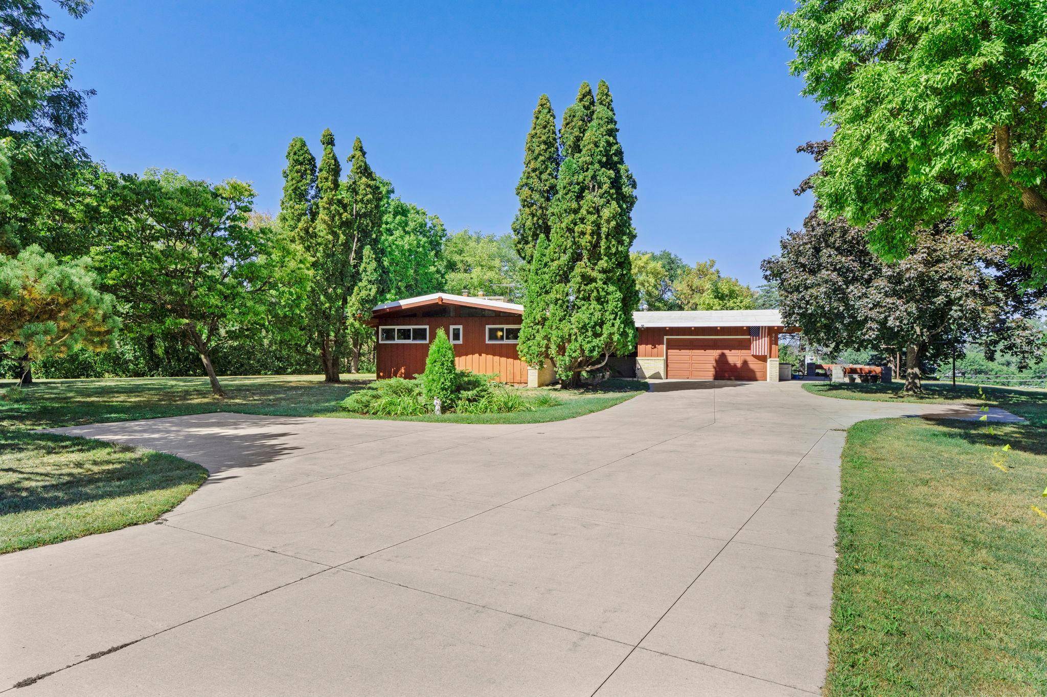 2439 Hauer TRL, Shakopee, MN 55379