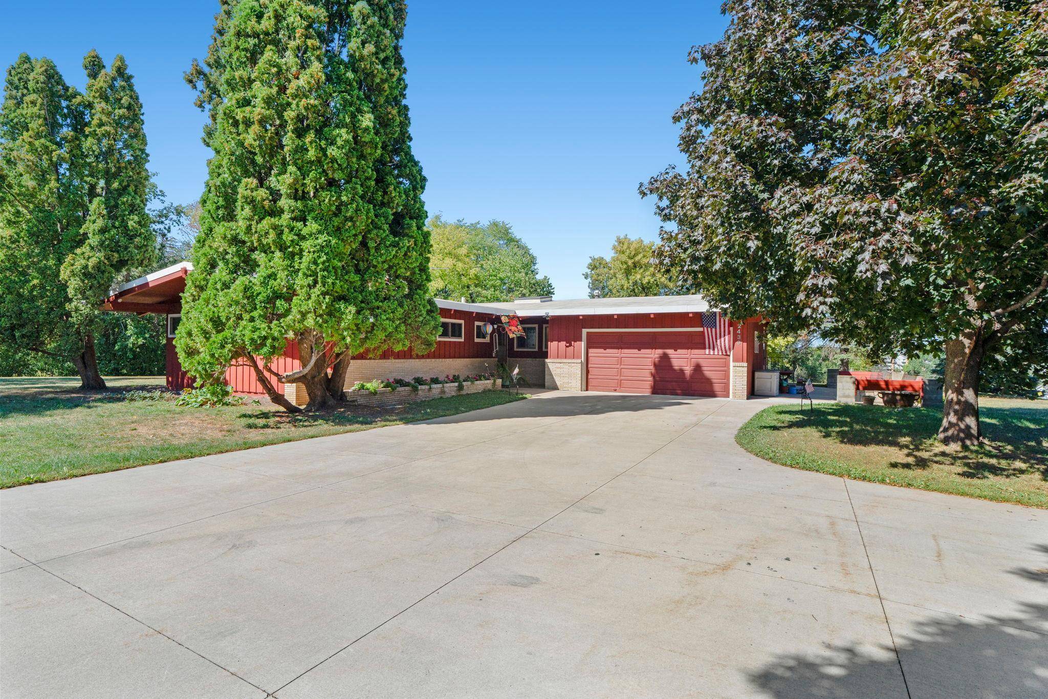 2439 Hauer TRL, Shakopee, MN 55379
