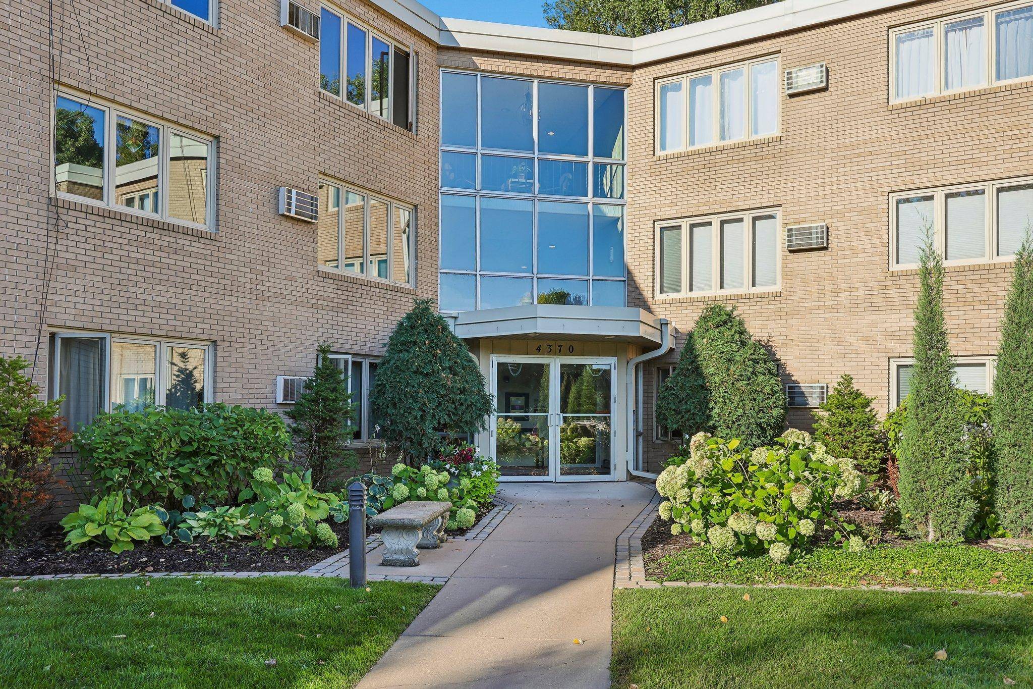 4370 Brookside CT #320, Edina, MN 55436