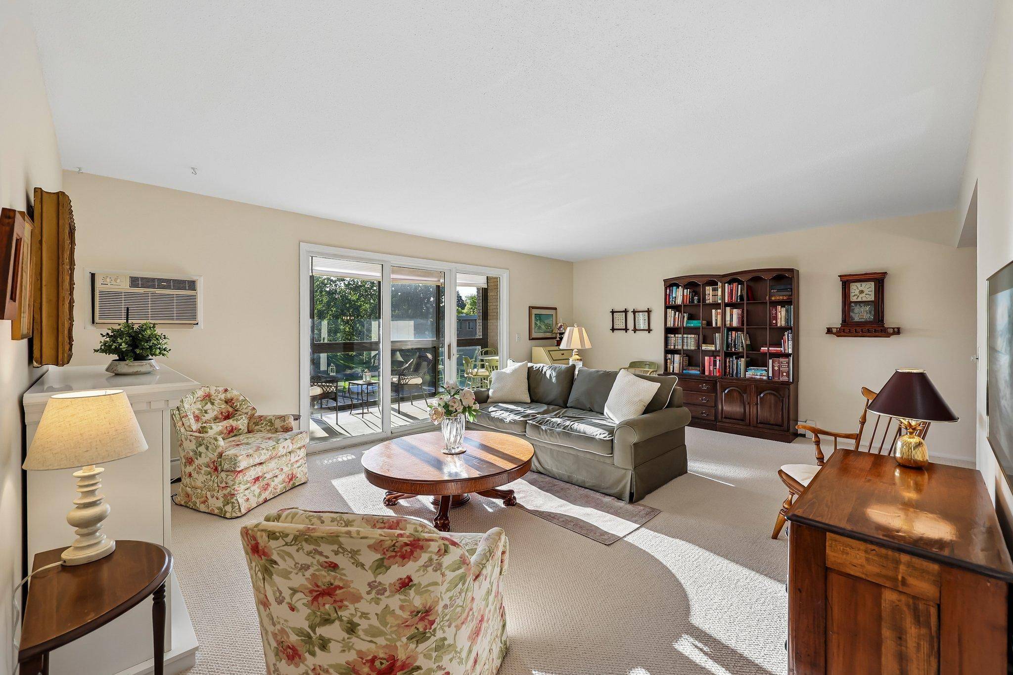 4370 Brookside CT #320, Edina, MN 55436