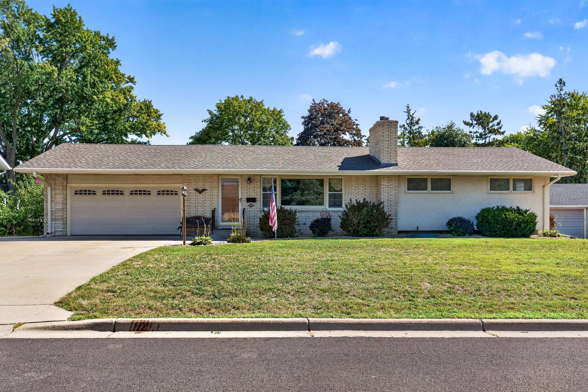 7538 Carmen AVE, Inver Grove Heights, MN 55076