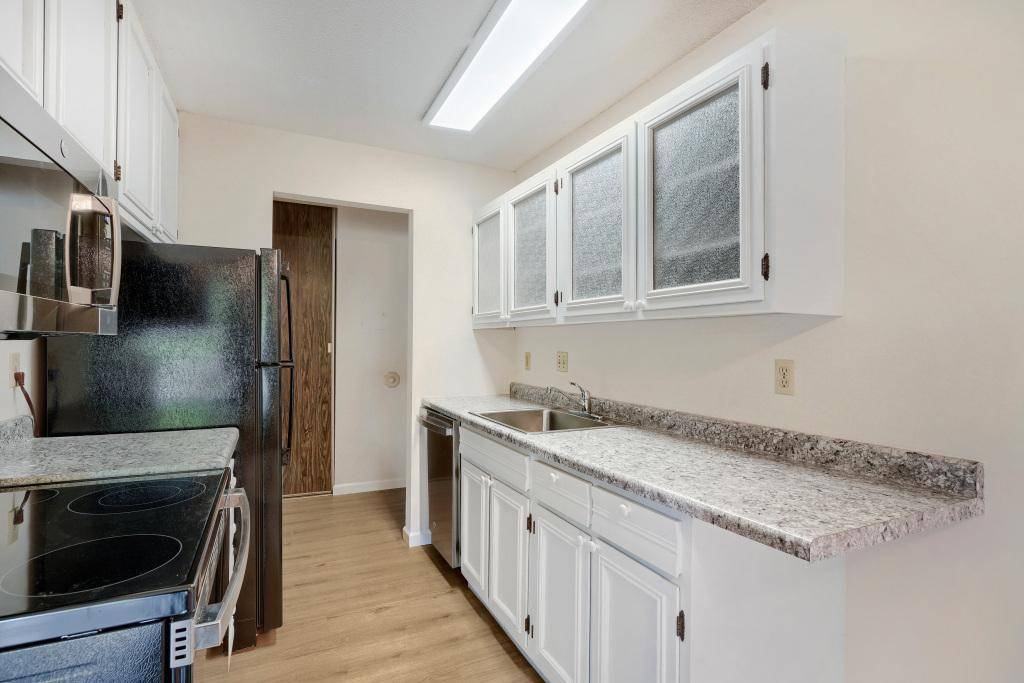 708 Old Settlers TRL #2, Hopkins, MN 55343