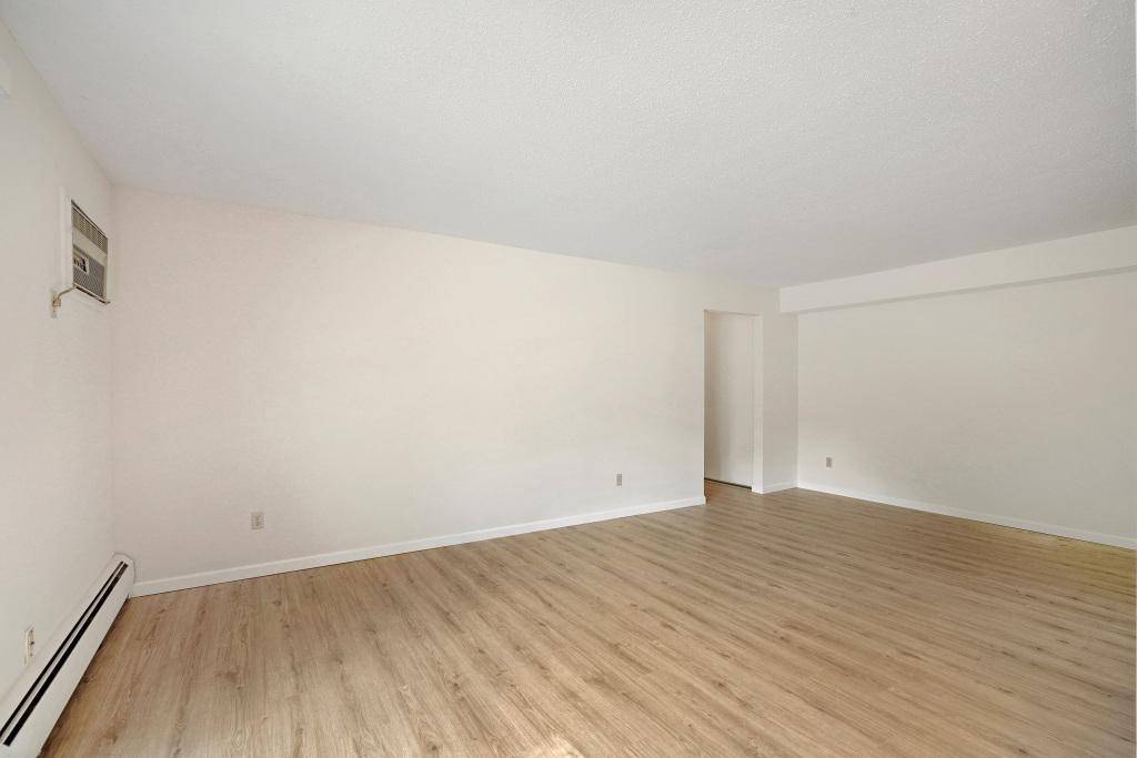 708 Old Settlers TRL #2, Hopkins, MN 55343