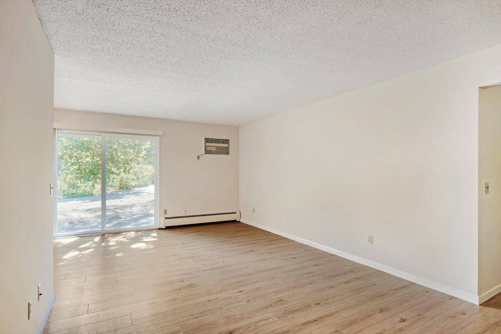 708 Old Settlers TRL #2, Hopkins, MN 55343