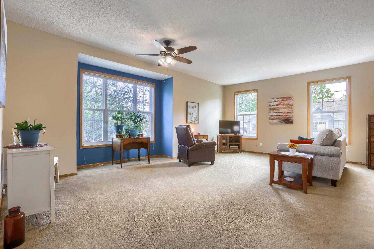 621 Village Pkwy, Circle Pines, MN 55014