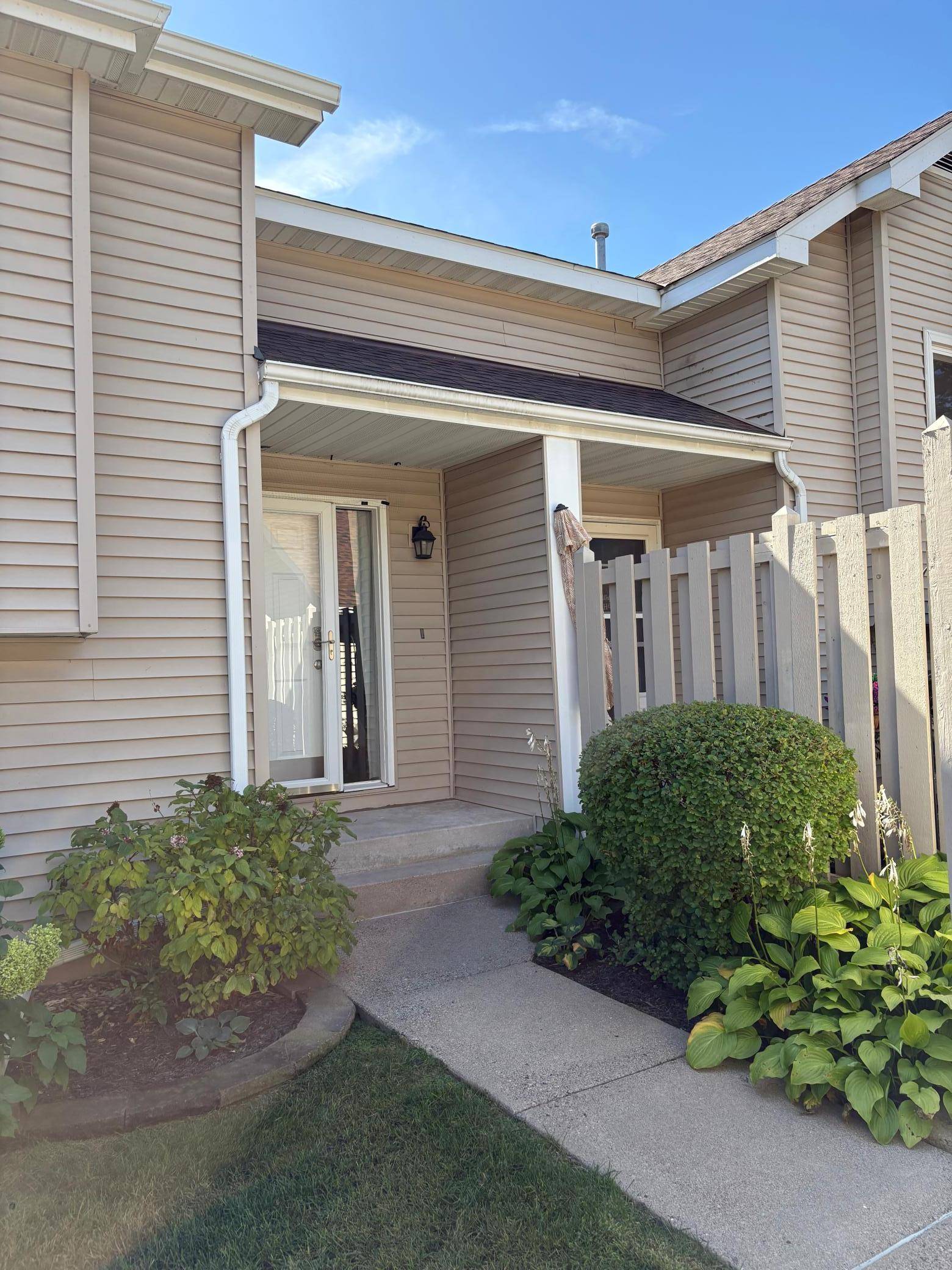 10277 Arrowwood DR, Eden Prairie, MN 55347
