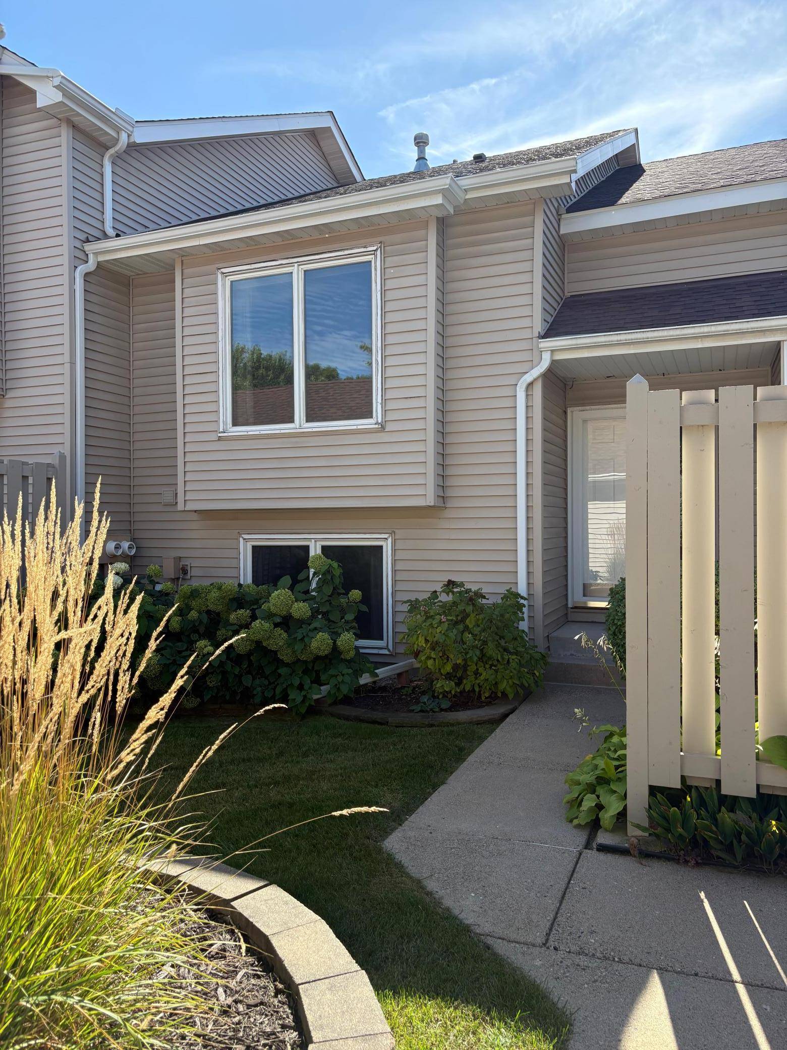 10277 Arrowwood DR, Eden Prairie, MN 55347