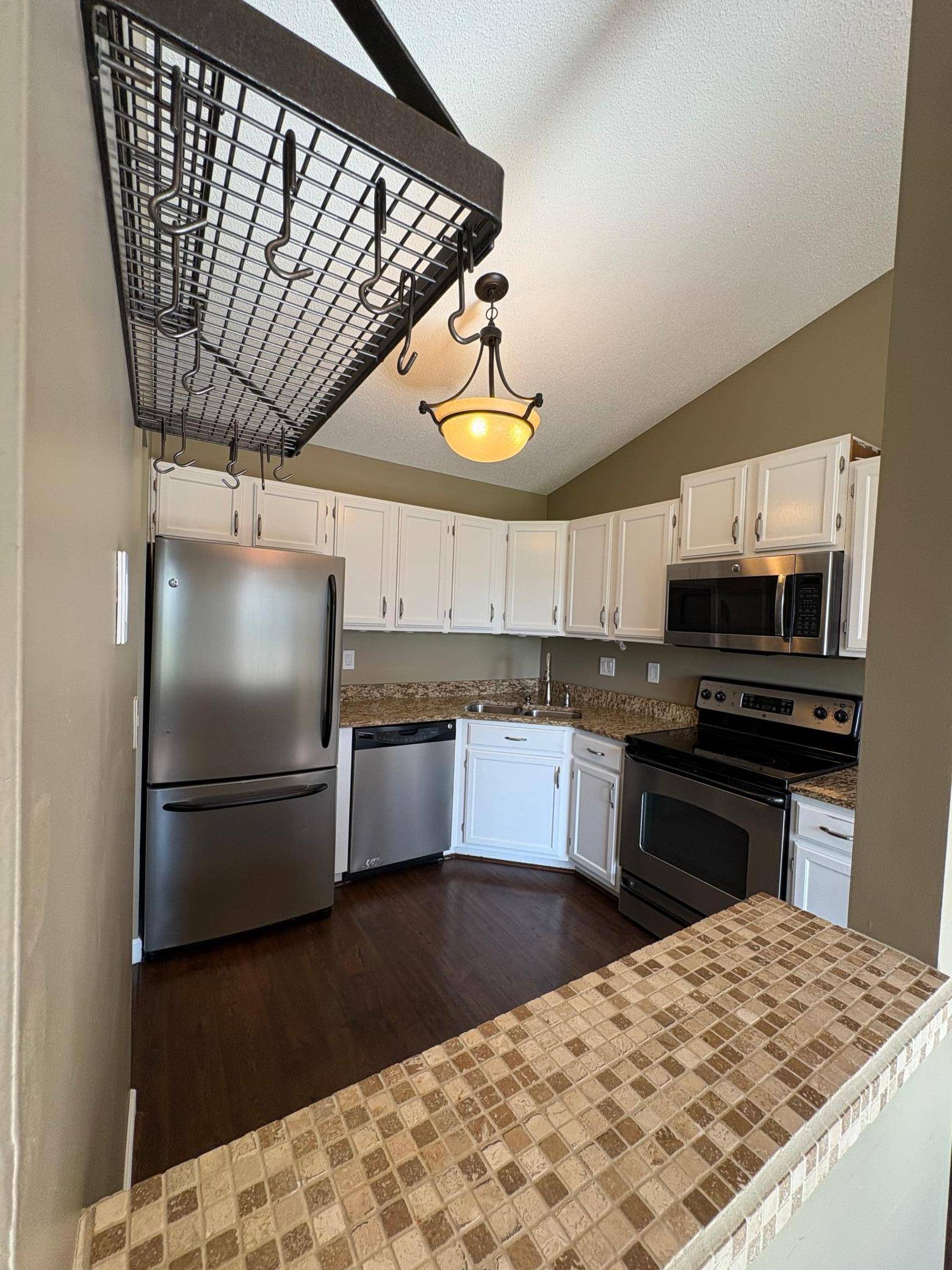 10277 Arrowwood DR, Eden Prairie, MN 55347