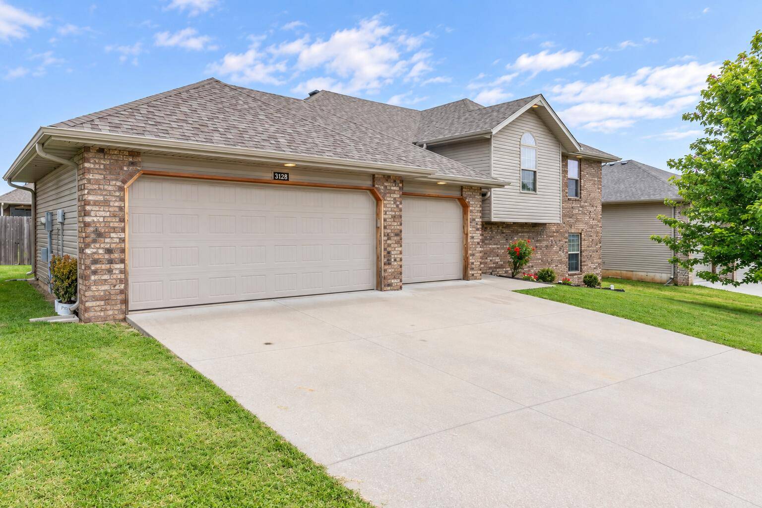 3128 N Marion AVE, Springfield, MO 65803