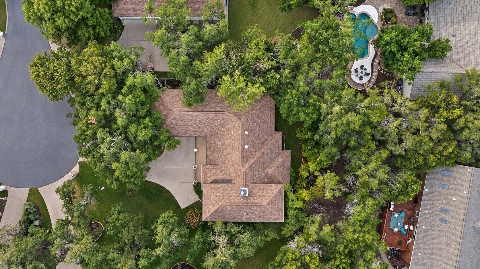 105 Ajuga CT, Lakeway, TX 78734