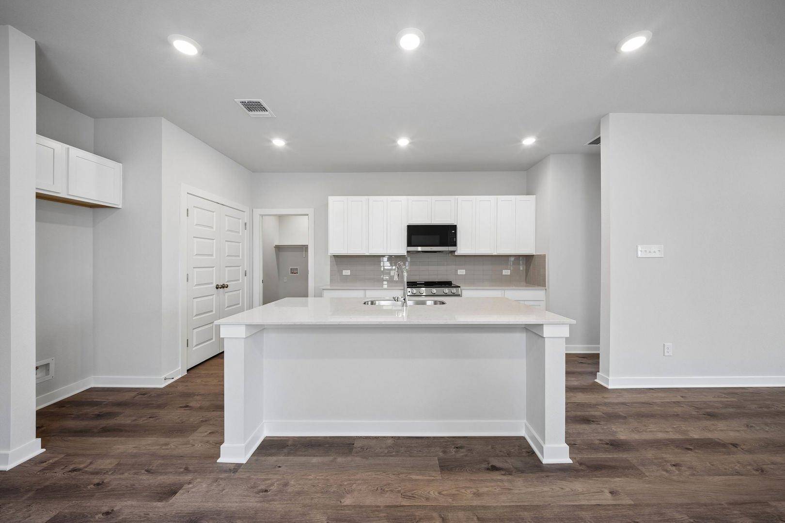 212 Firefox WAY, Jarrell, TX 76537