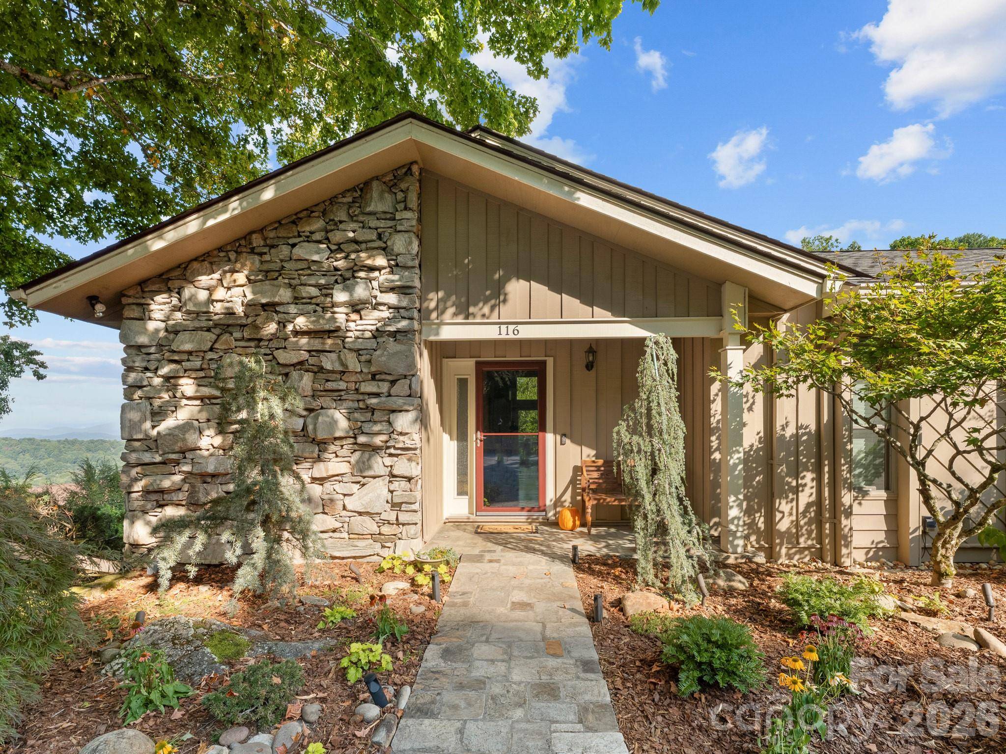 116 Country Ridge RD, Laurel Park, NC 28739