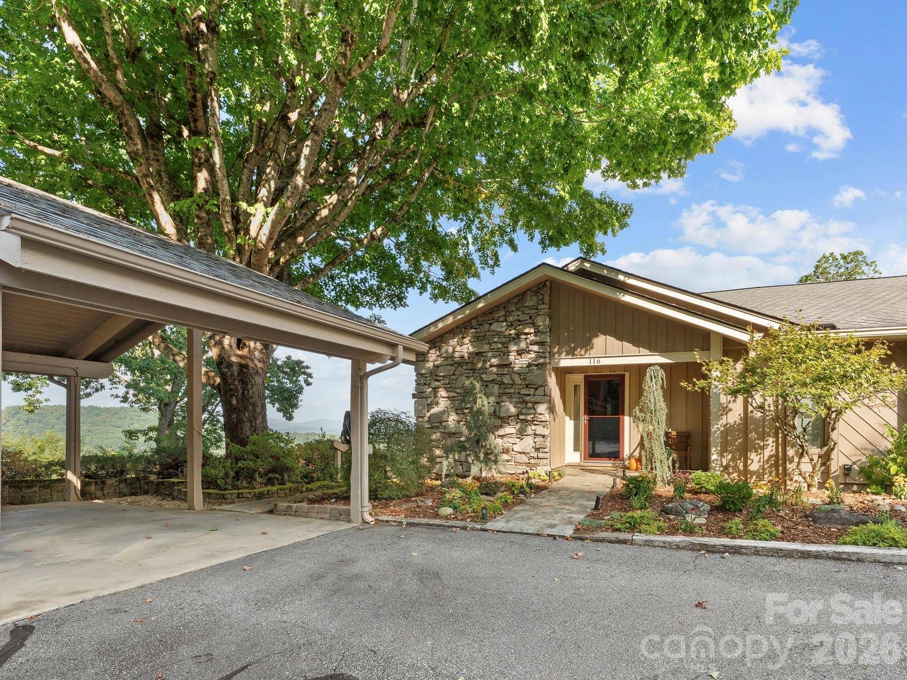 116 Country Ridge RD, Laurel Park, NC 28739