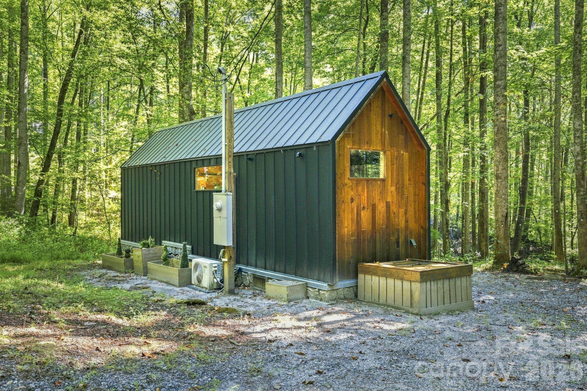 145 Kingfisher LN, Sylva, NC 28779