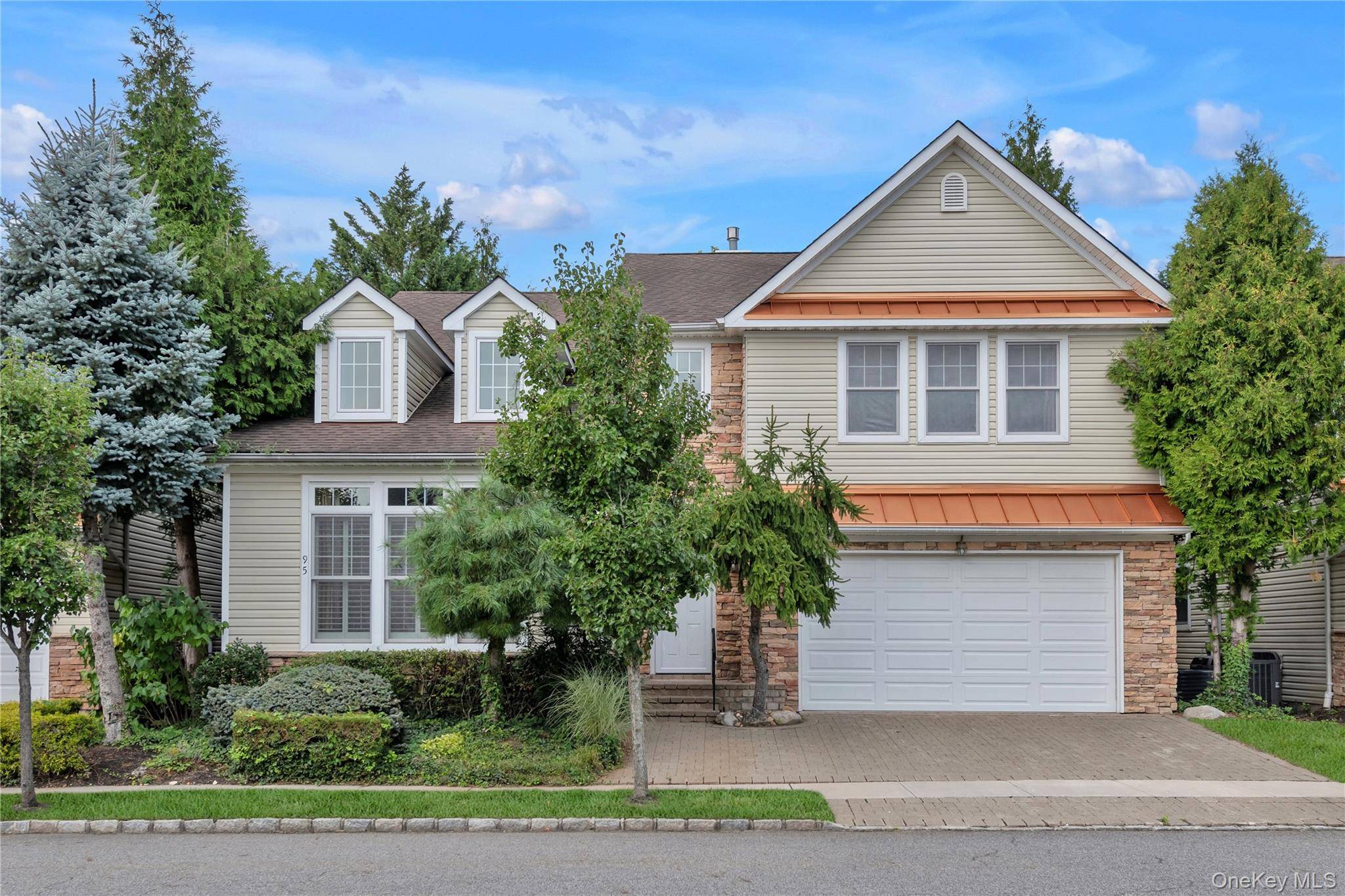 95 W Overlook, Port Washington, NY 11050