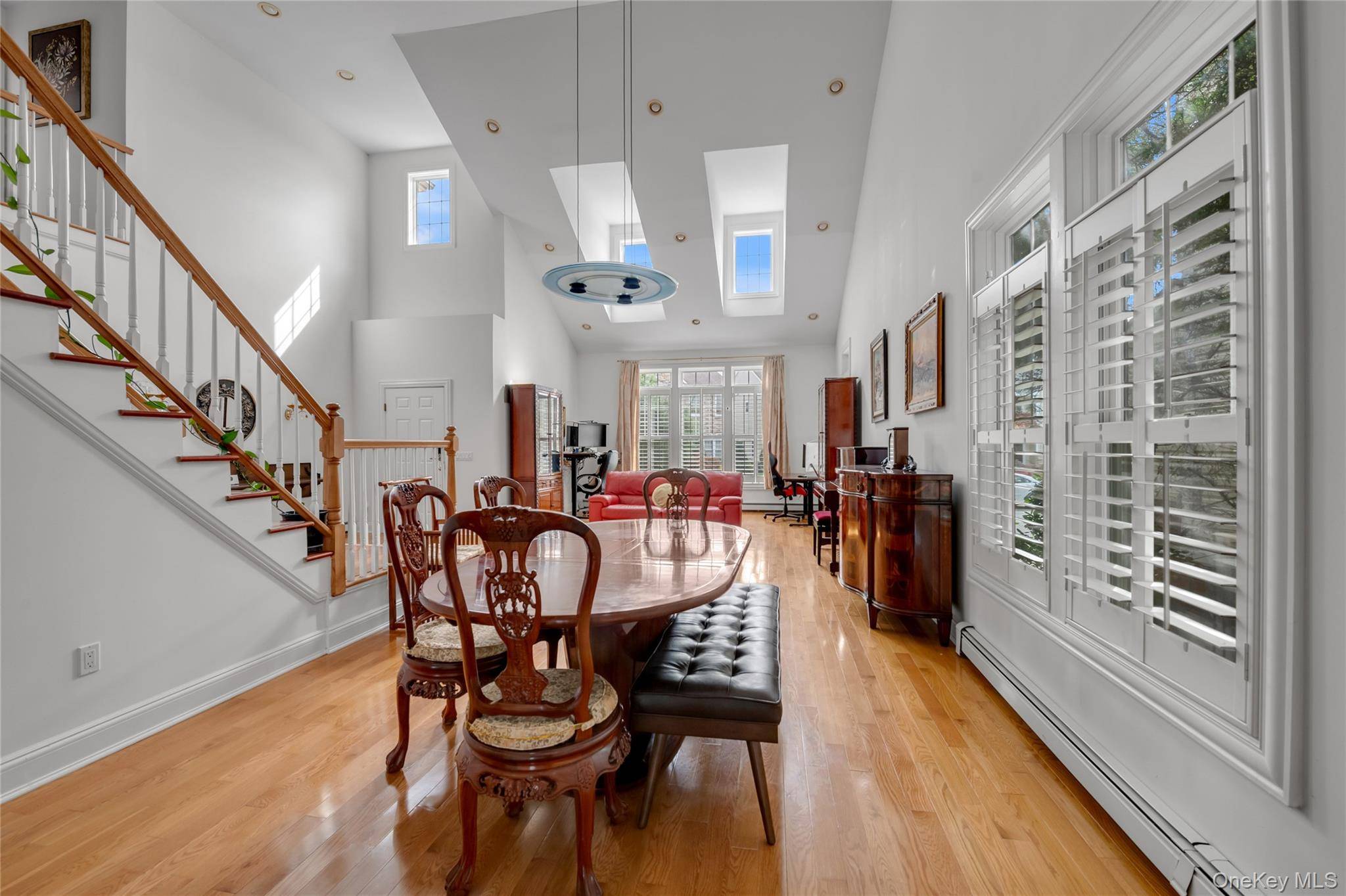95 W Overlook, Port Washington, NY 11050