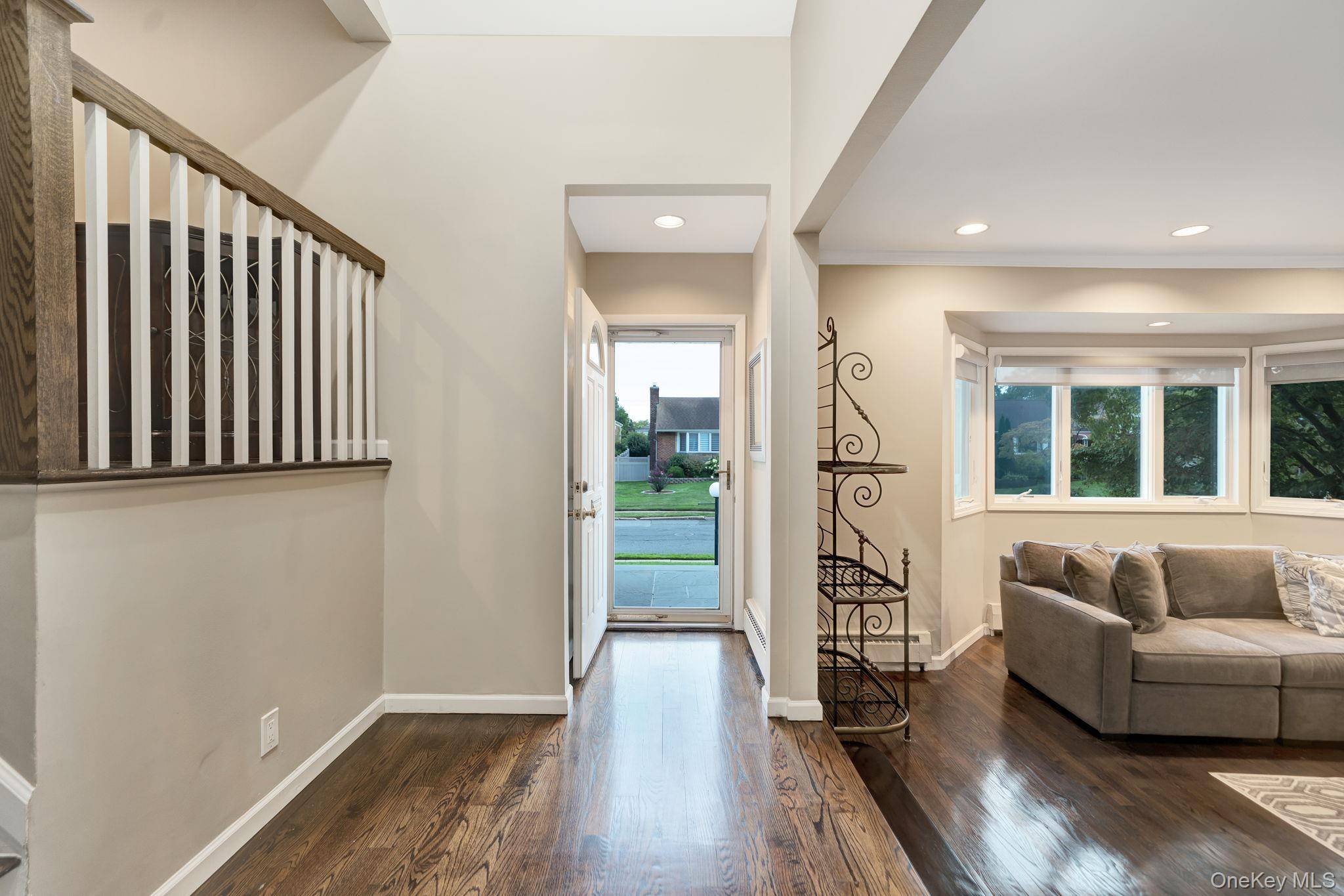 1499 Eric LN, East Meadow, NY 11554