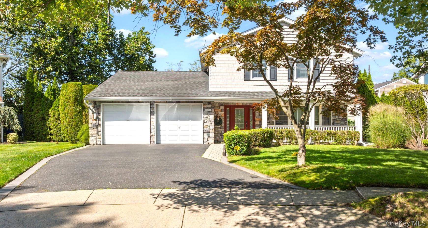 89 Brook CT, New Hyde Park, NY 11040
