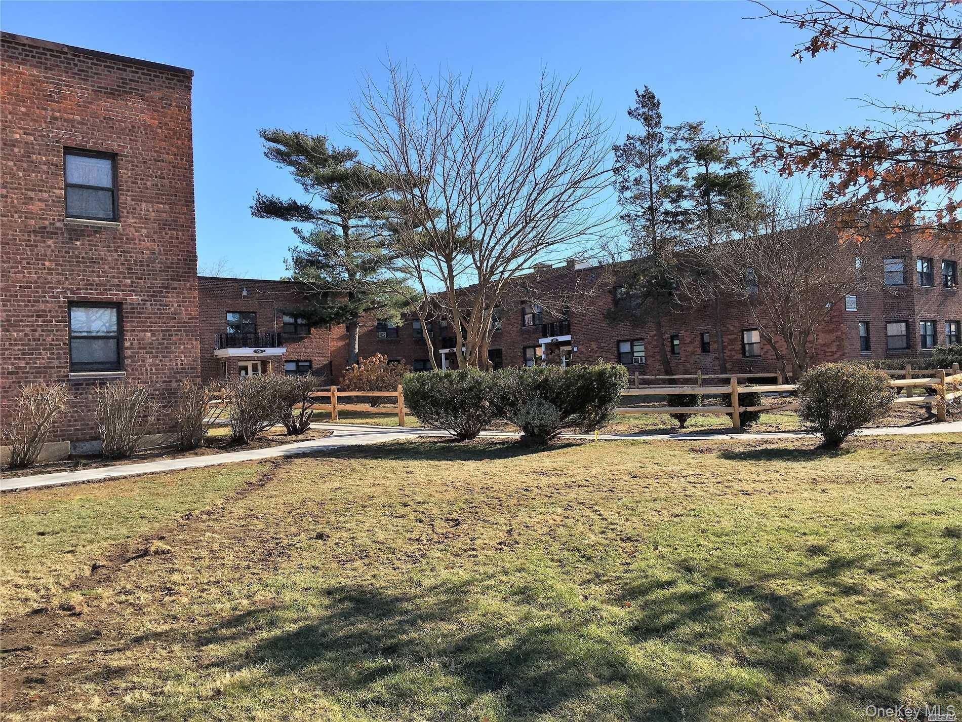 112 Division #112 1 C, Levittown, NY 11756