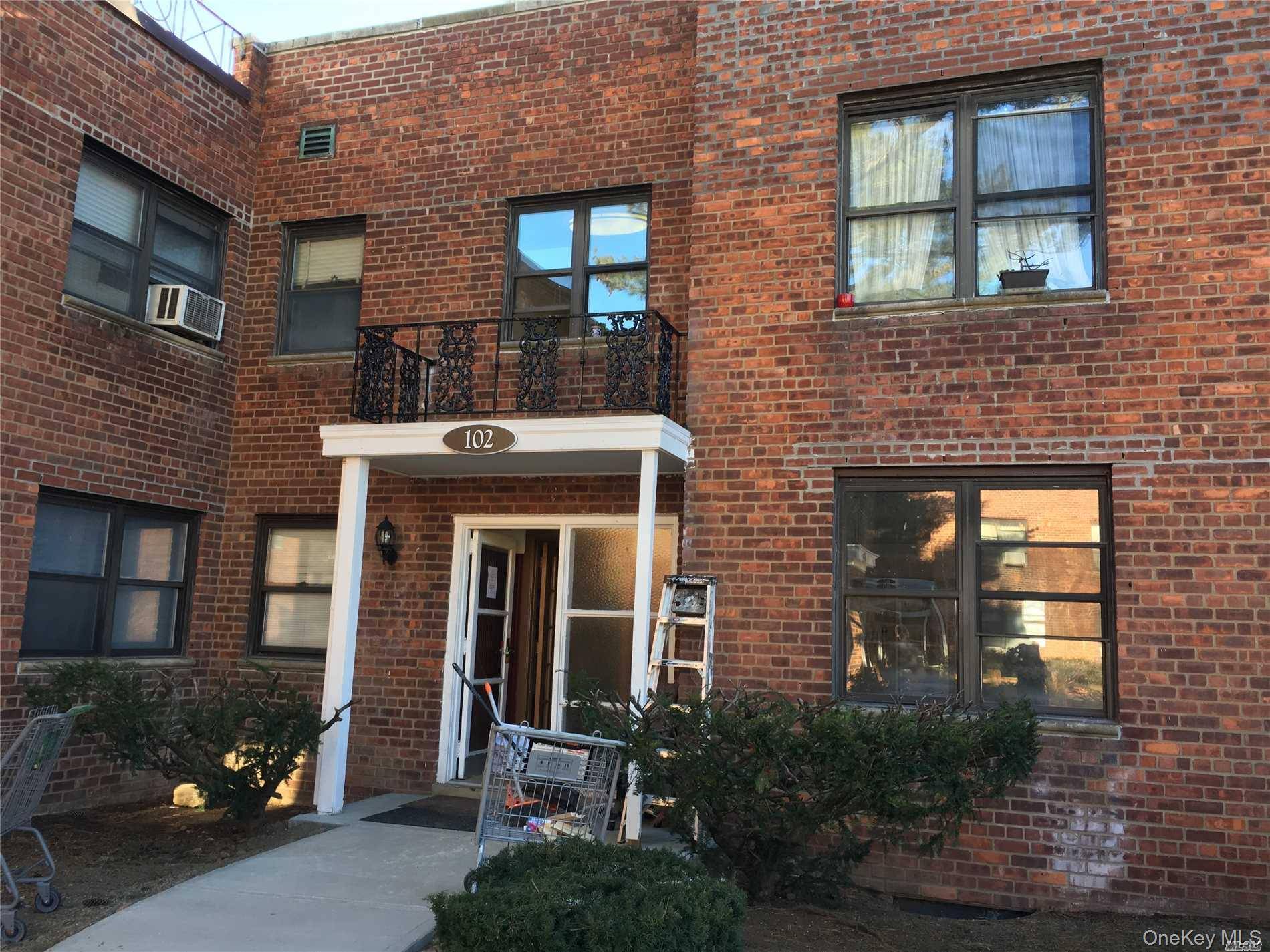 112 Division #1 D, Levittown, NY 11756