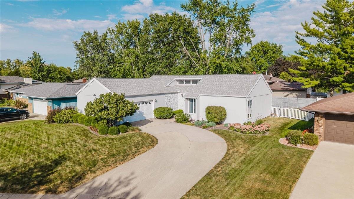 20 Independence SQ, Bloomington, IL 61704