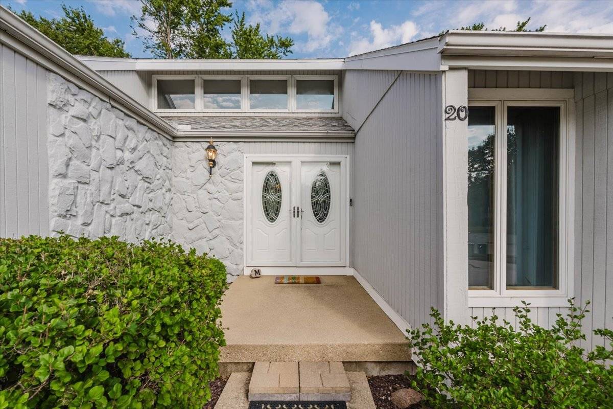 20 Independence SQ, Bloomington, IL 61704