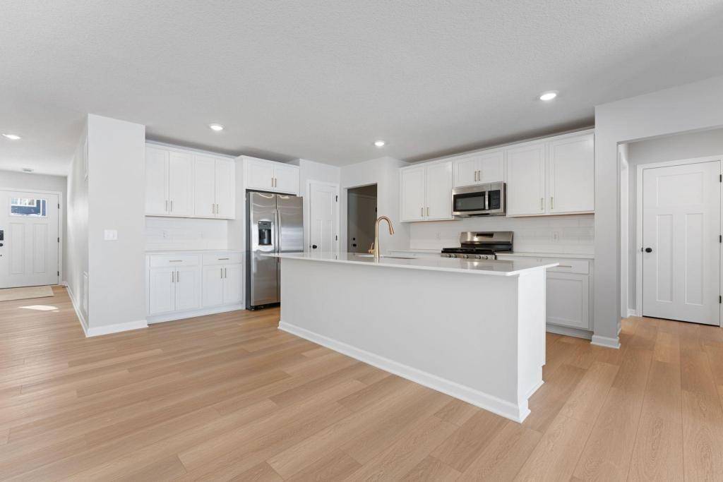 4338 Meadowview DR, Waconia, MN 55387