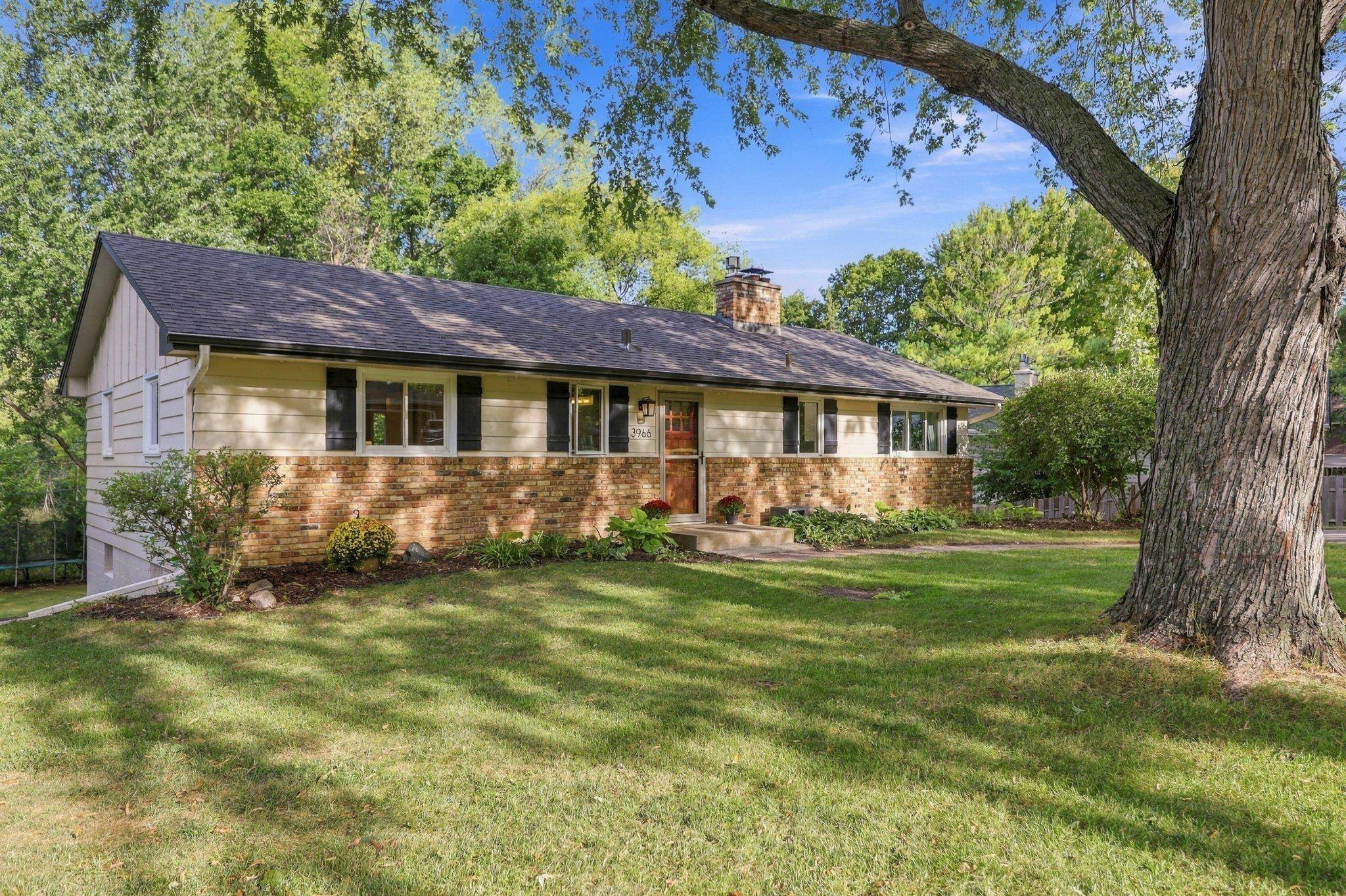 3966 Earlynn LN, Minnetonka, MN 55345