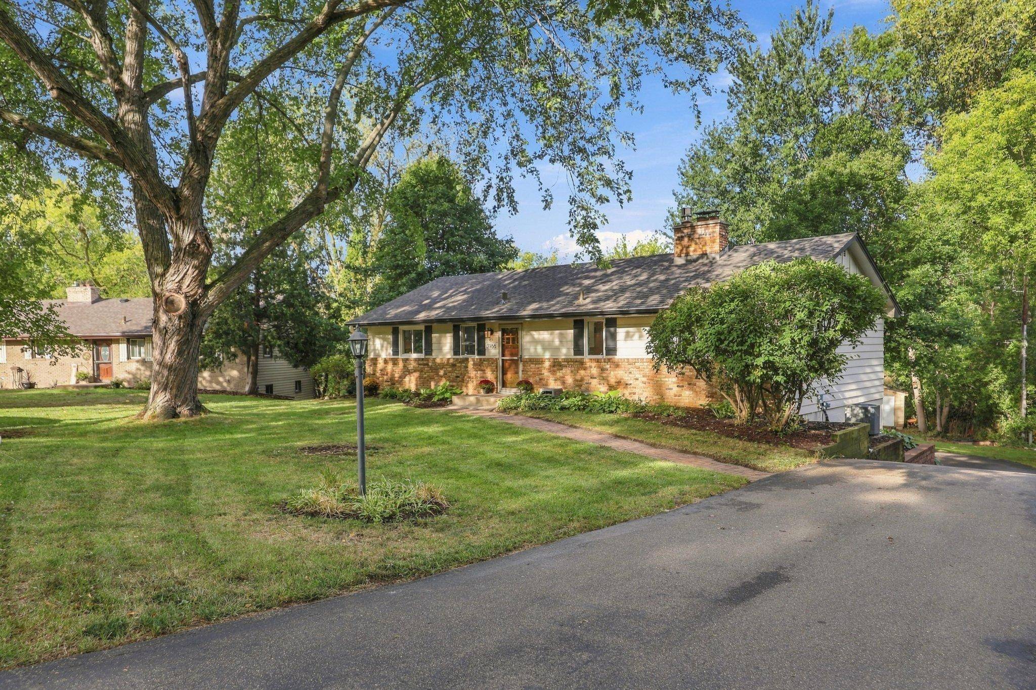 3966 Earlynn LN, Minnetonka, MN 55345