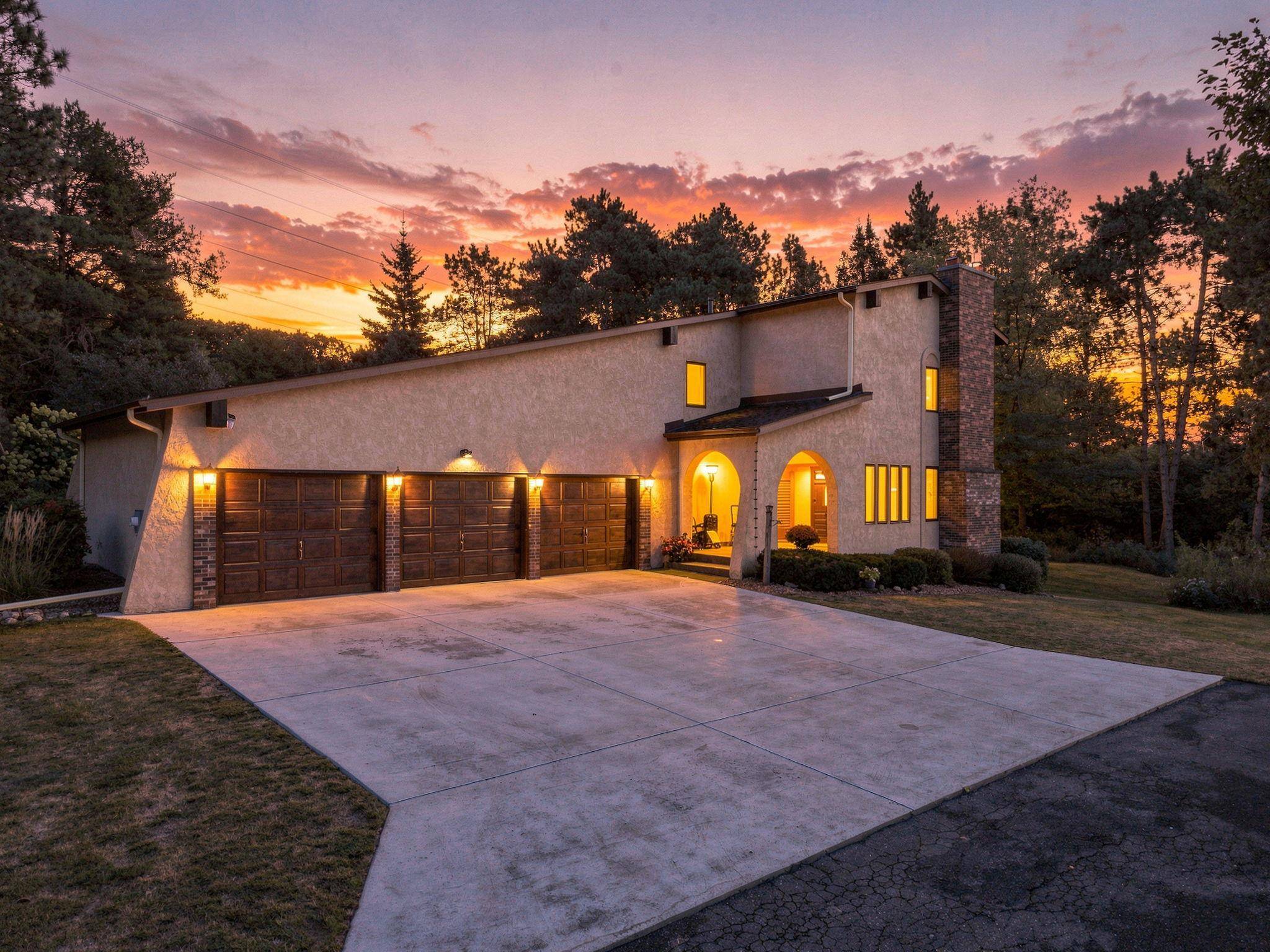 6668 Crackleberry TRL, Woodbury, MN 55129