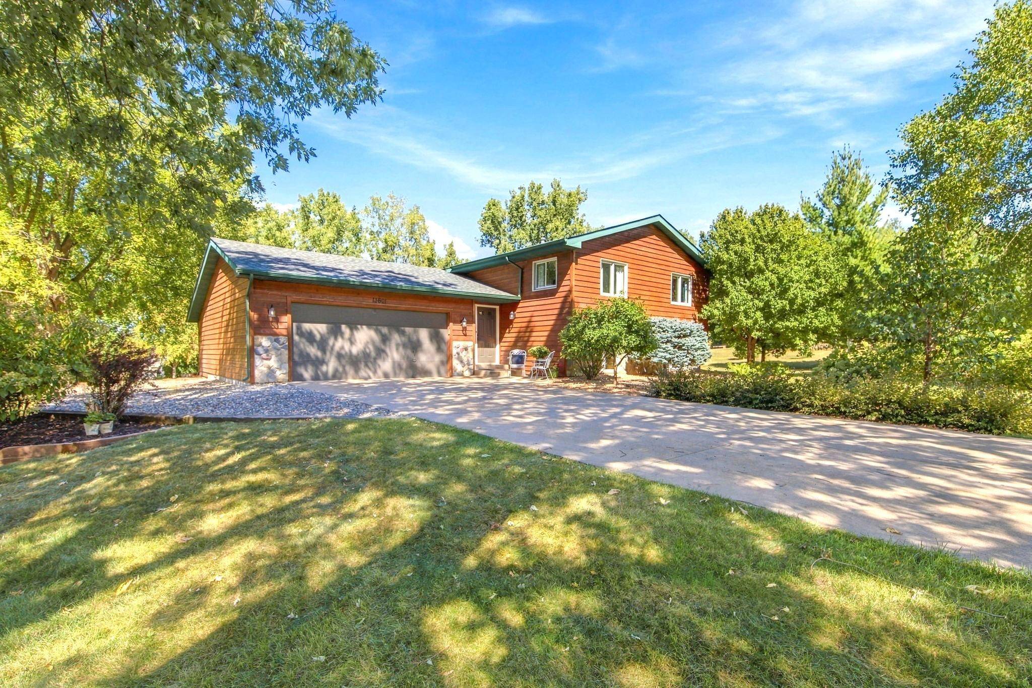 13601 Dan Patch LN, Savage, MN 55378
