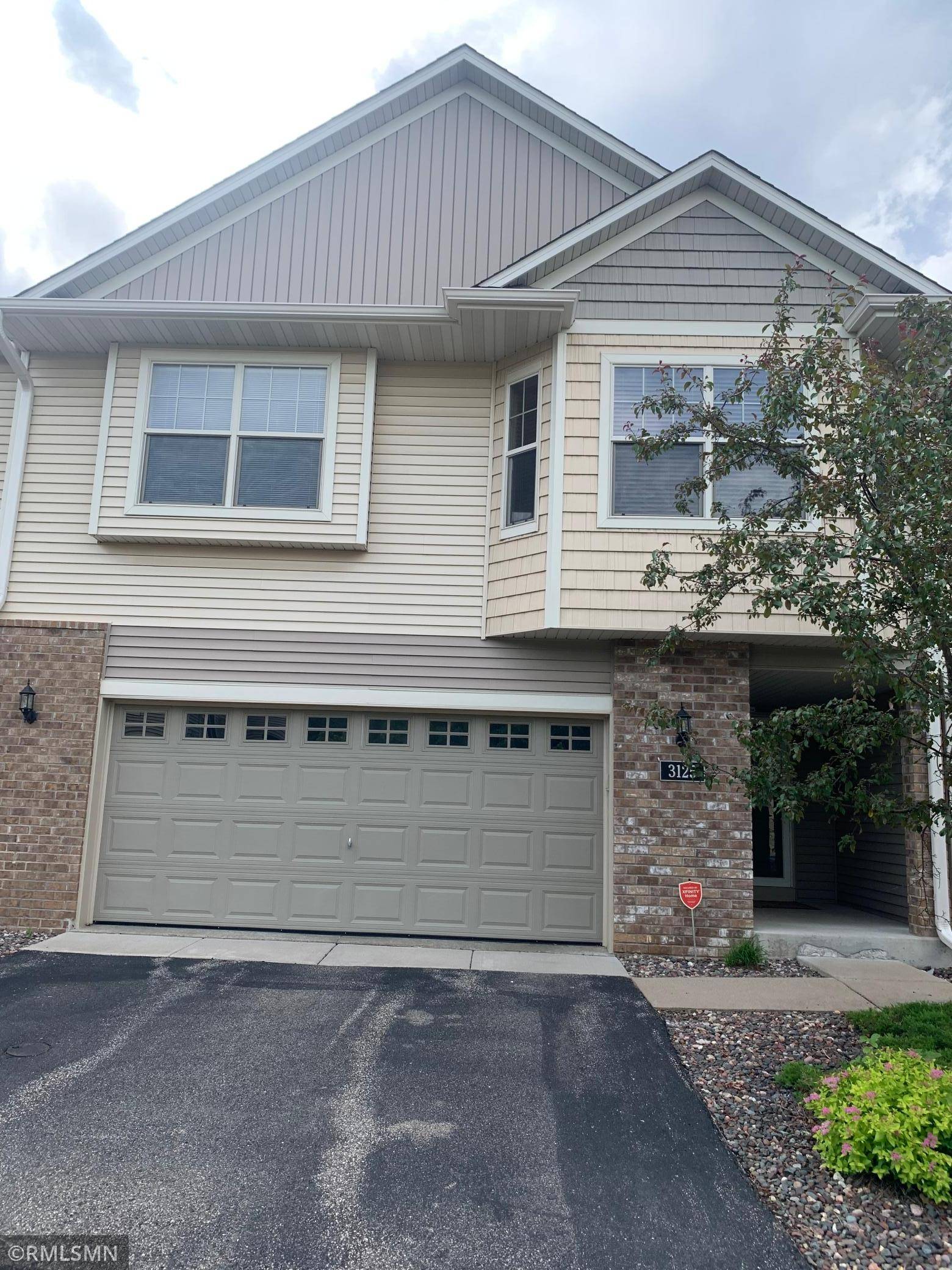3125 Legacy LN, Woodbury, MN 55129