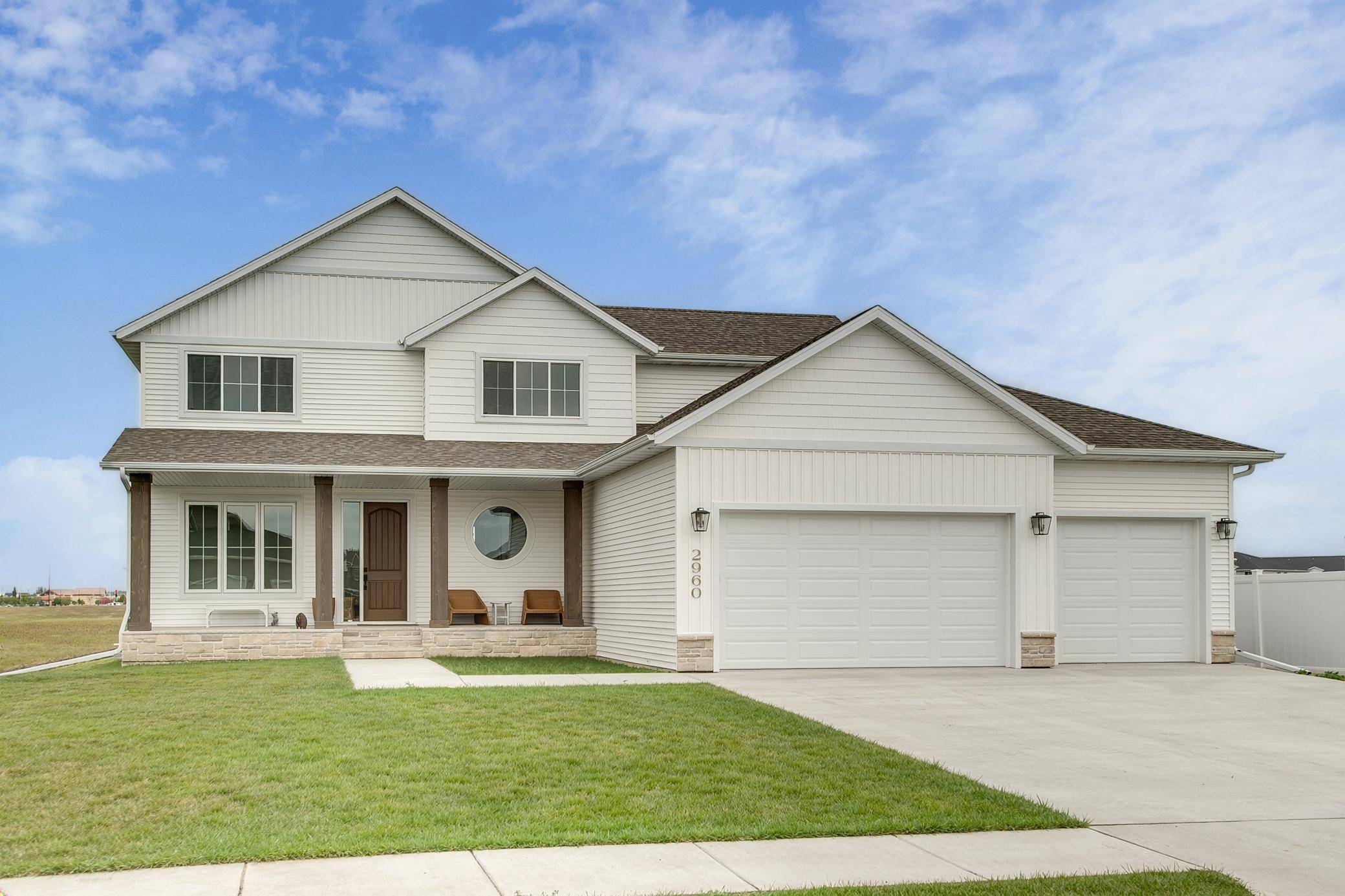 2960 Prairie Farms CIR S, Fargo, ND 58104