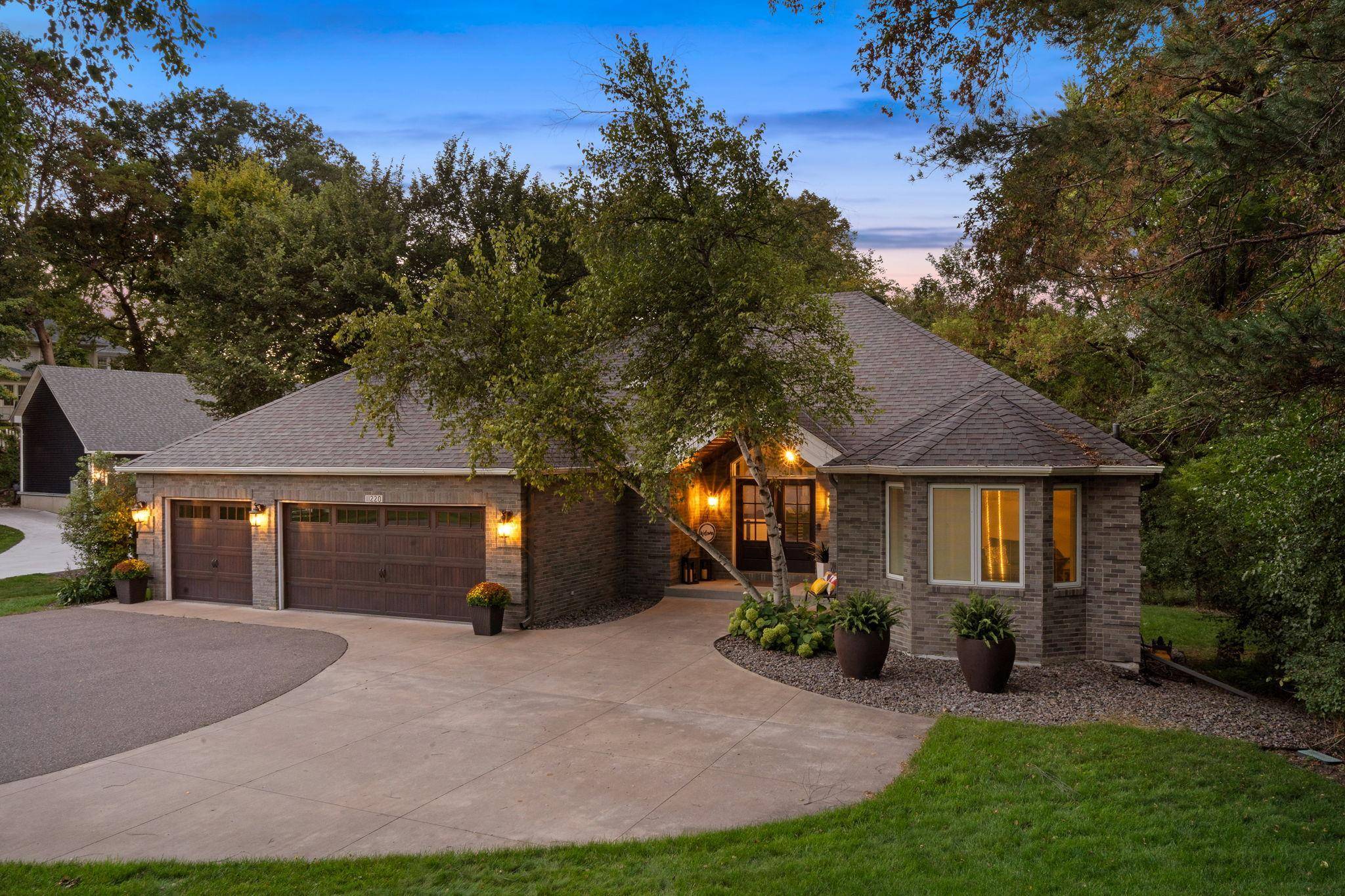 11220 Sunset TRL, Plymouth, MN 55441