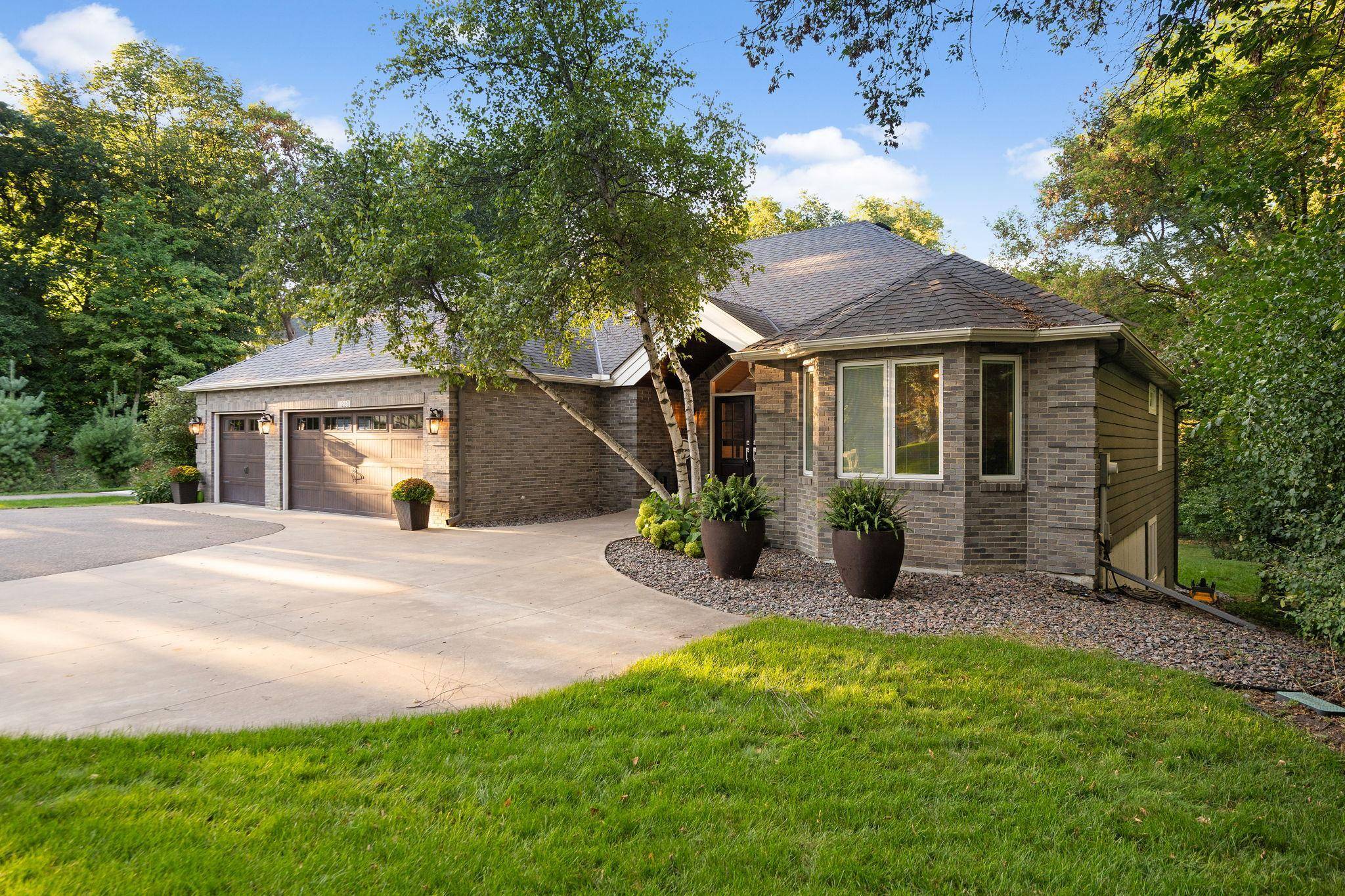 11220 Sunset TRL, Plymouth, MN 55441