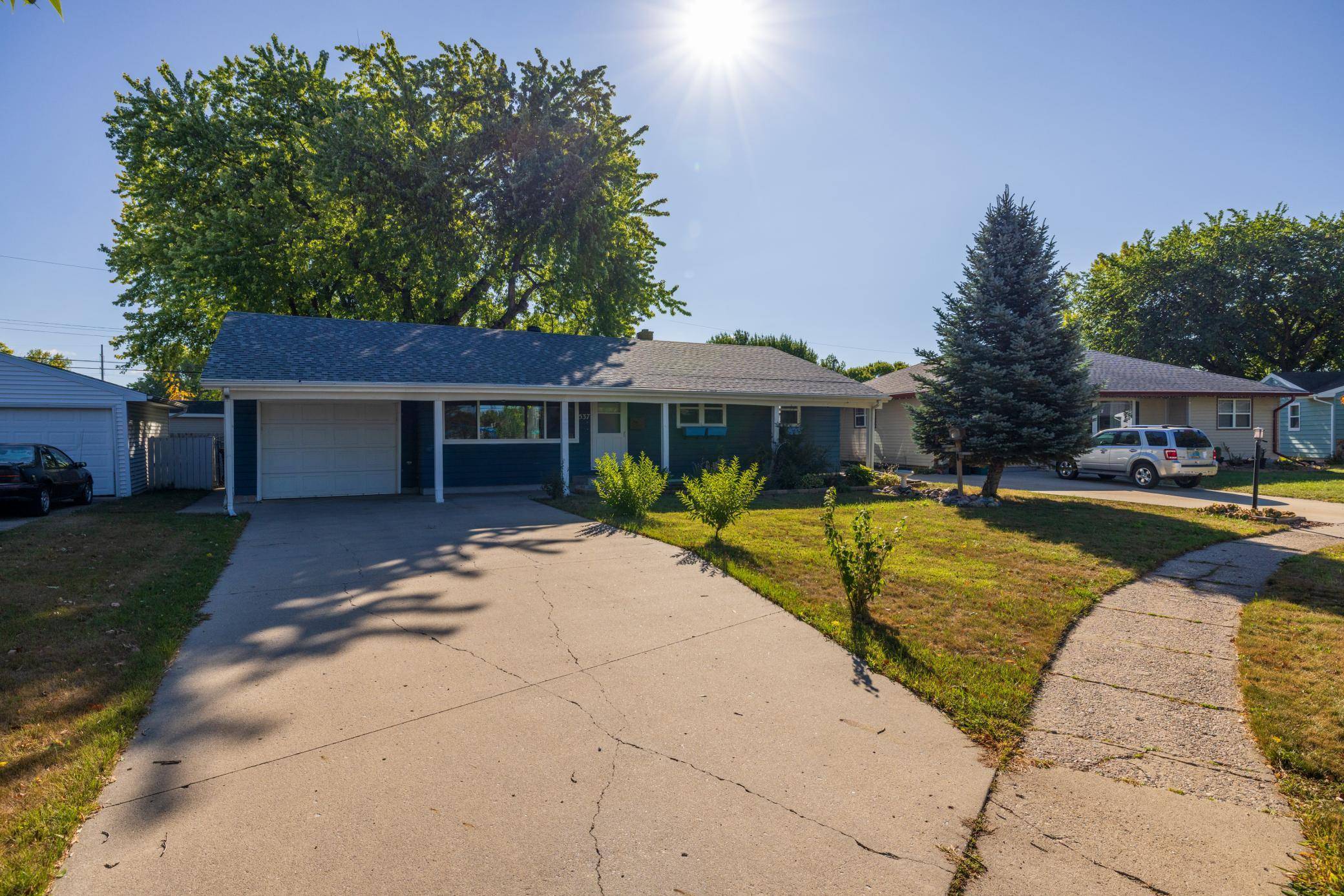 537 2nd St CT E, West Fargo, ND 58078
