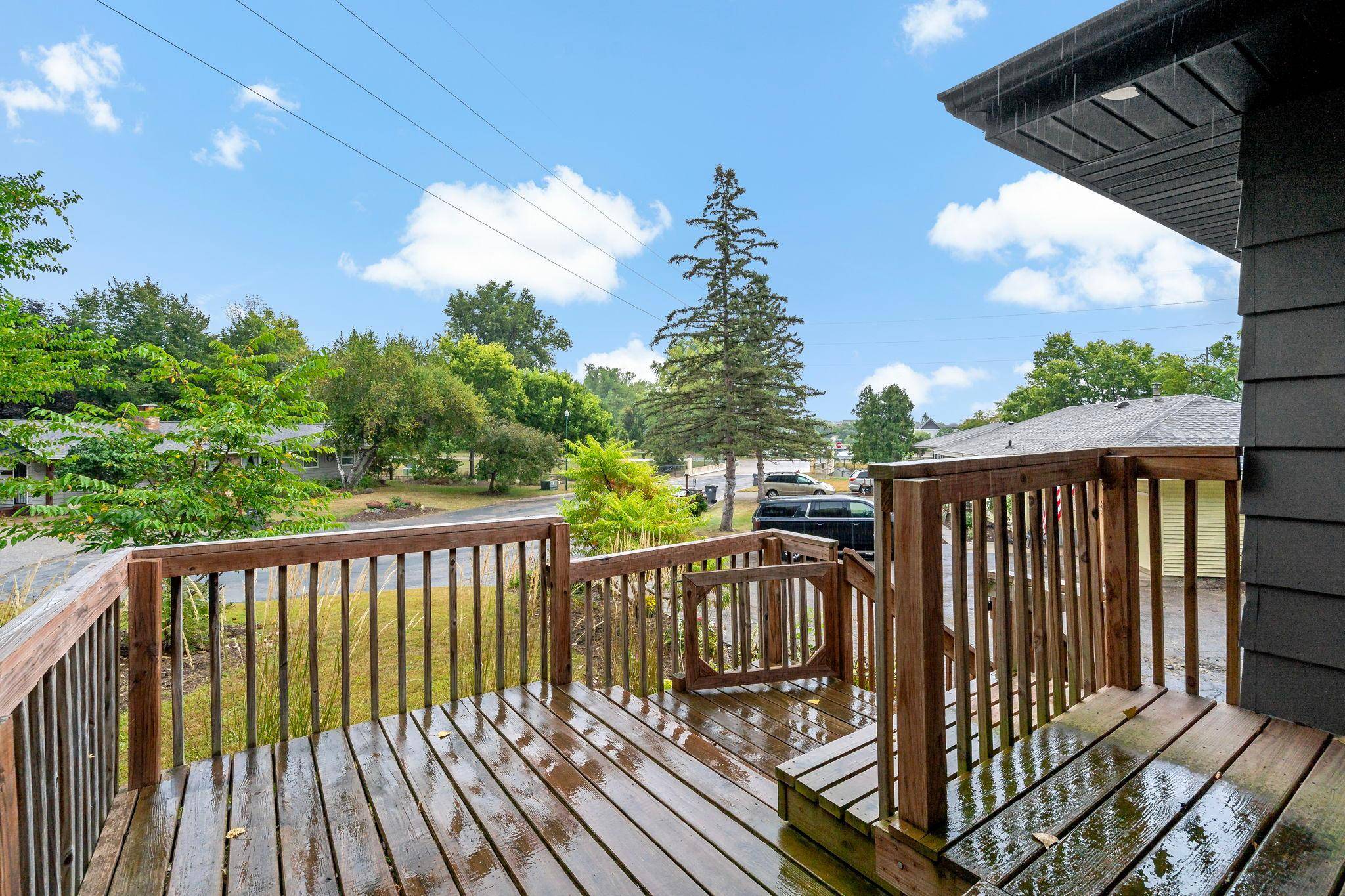 405 Creek LN, Chaska, MN 55318