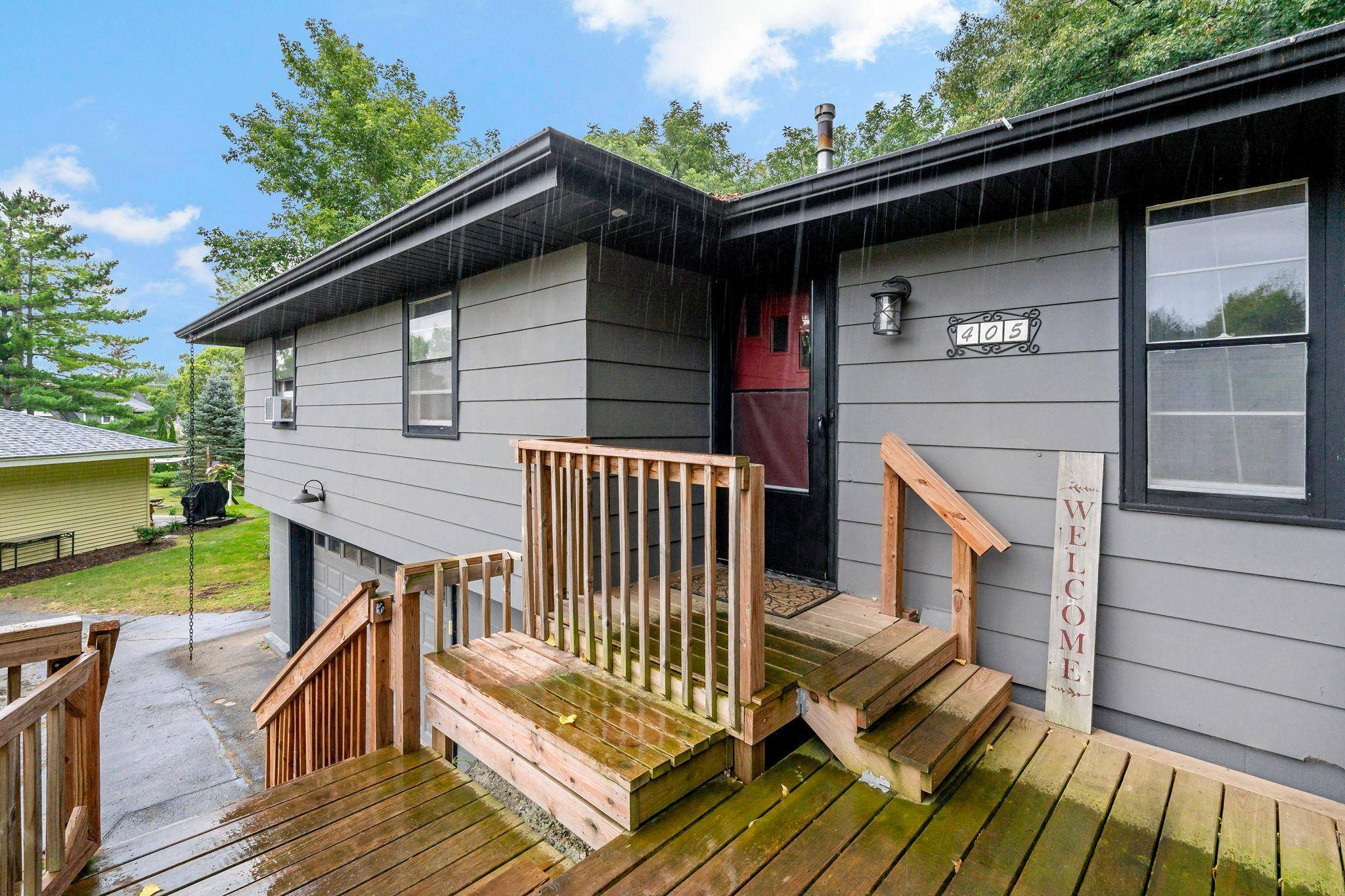 405 Creek LN, Chaska, MN 55318