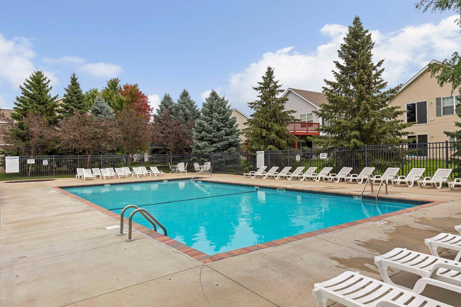 1336 Yorkshire LN, Shakopee, MN 55379